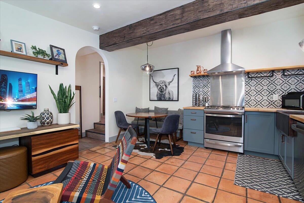935 W Valerio Street, A & B