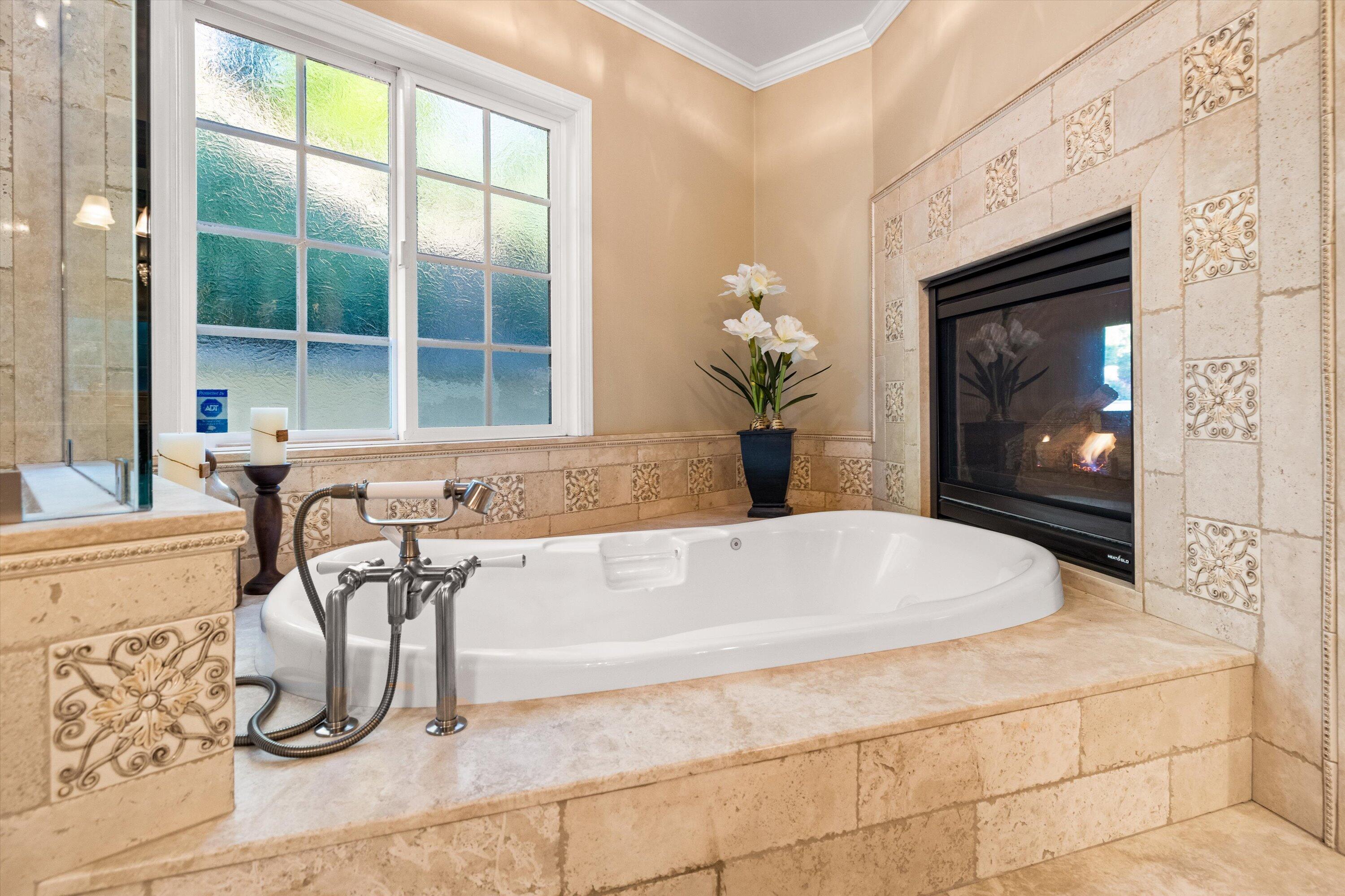 936 Camino Del Retiro