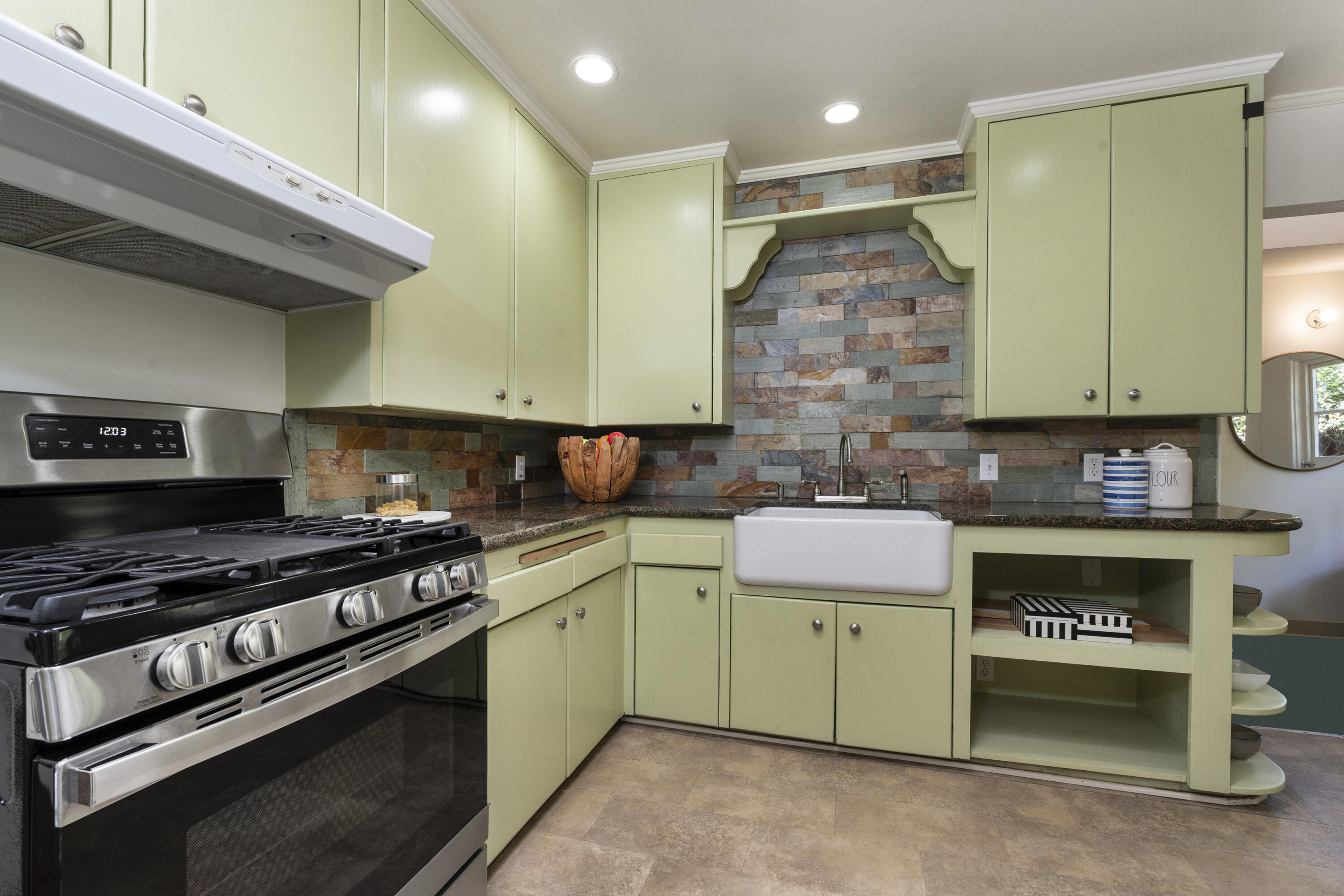 1221 Diana Road