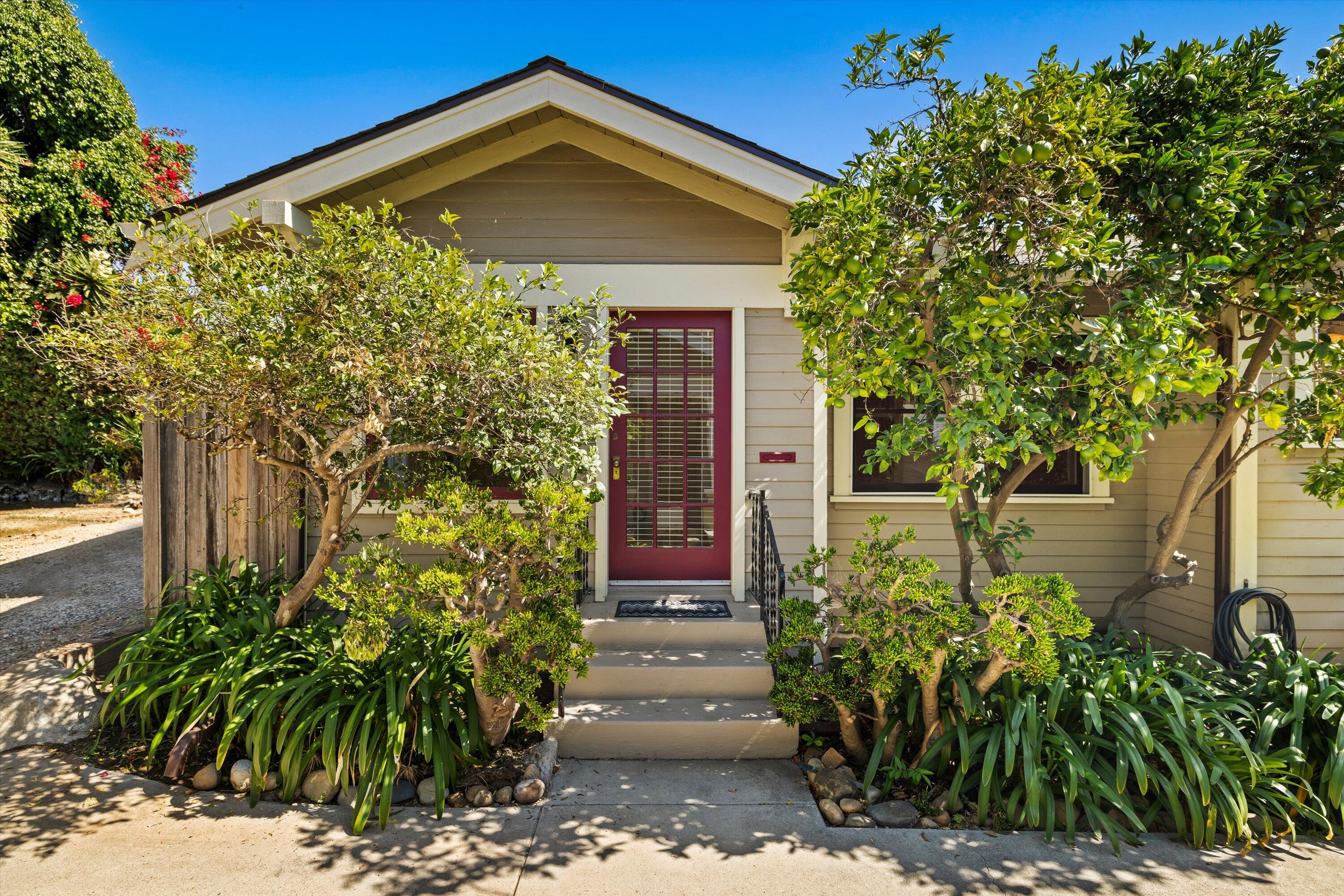 1620 De La Vina Street