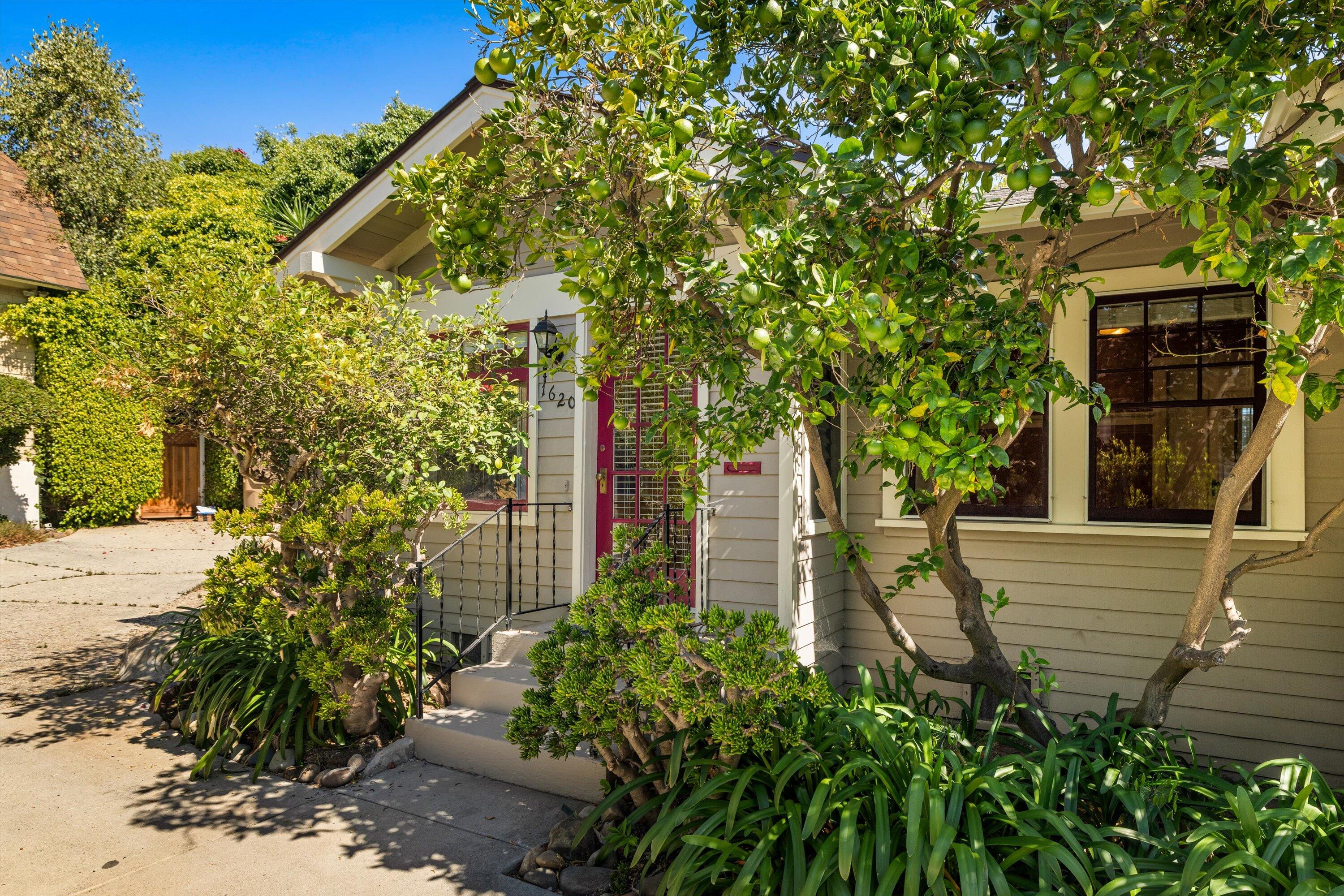 1620 De La Vina Street