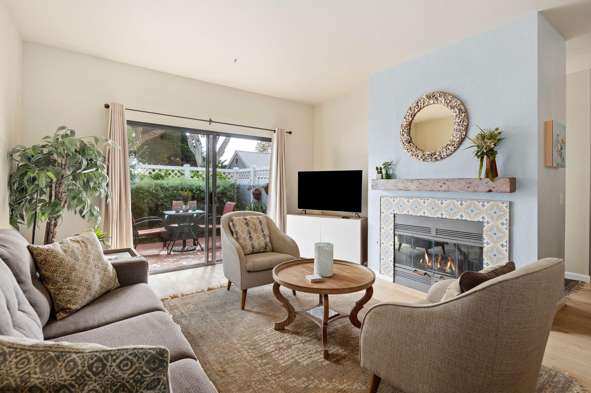 4525 Carpinteria Avenue Unit: A