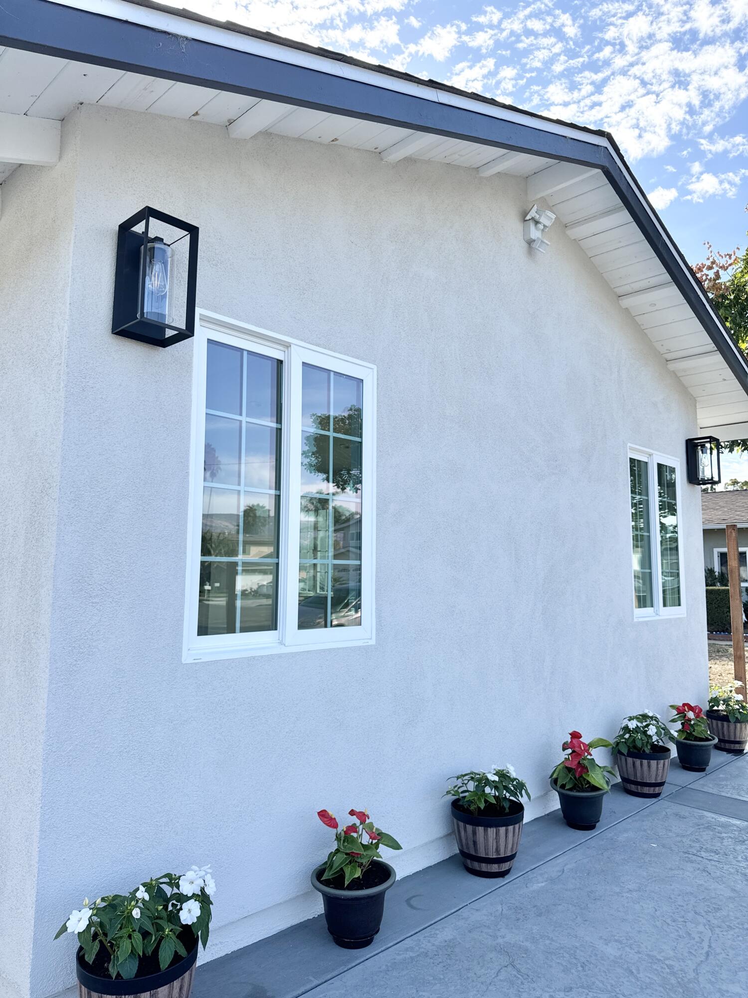 5073 San Vicente Drive, 101