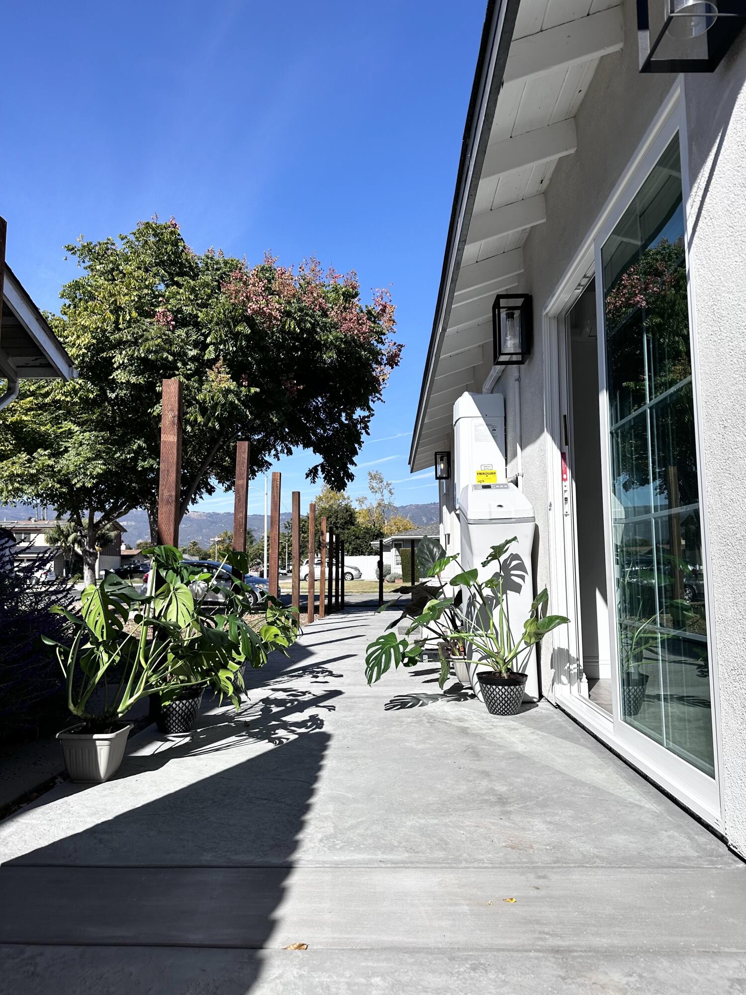 5073 San Vicente Drive, 101
