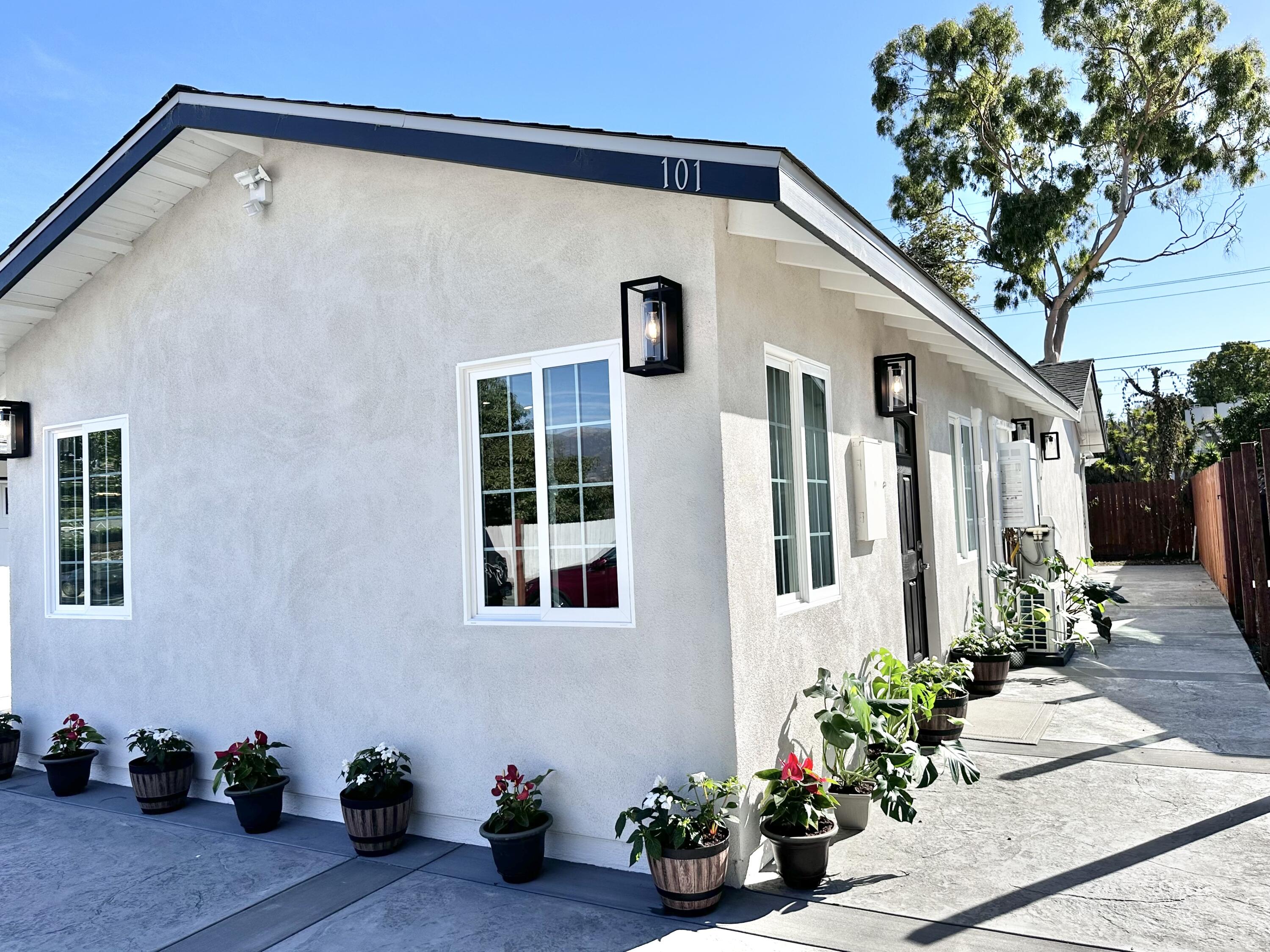 5073 San Vicente Drive, 101