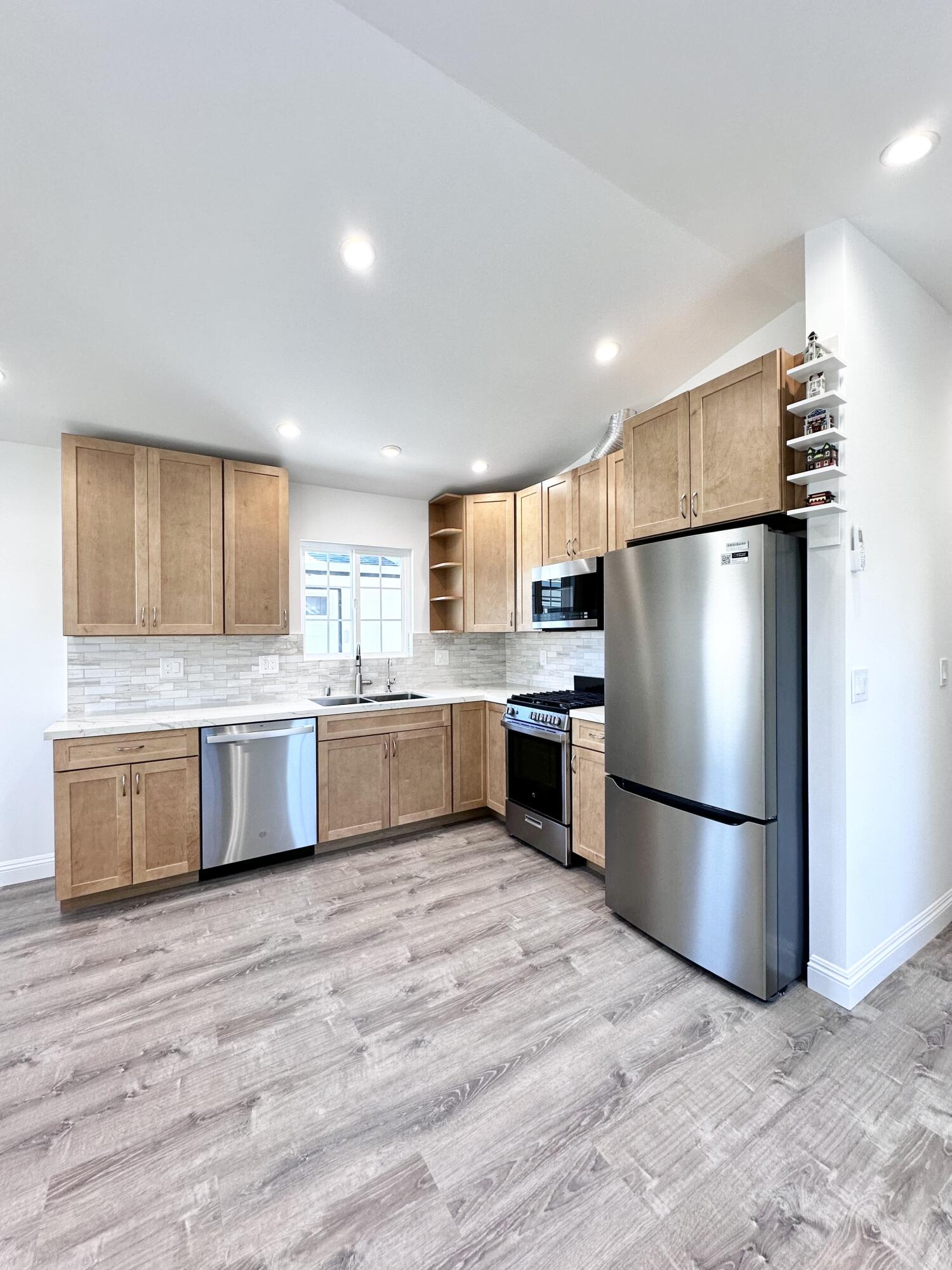 5073 San Vicente Drive, 101