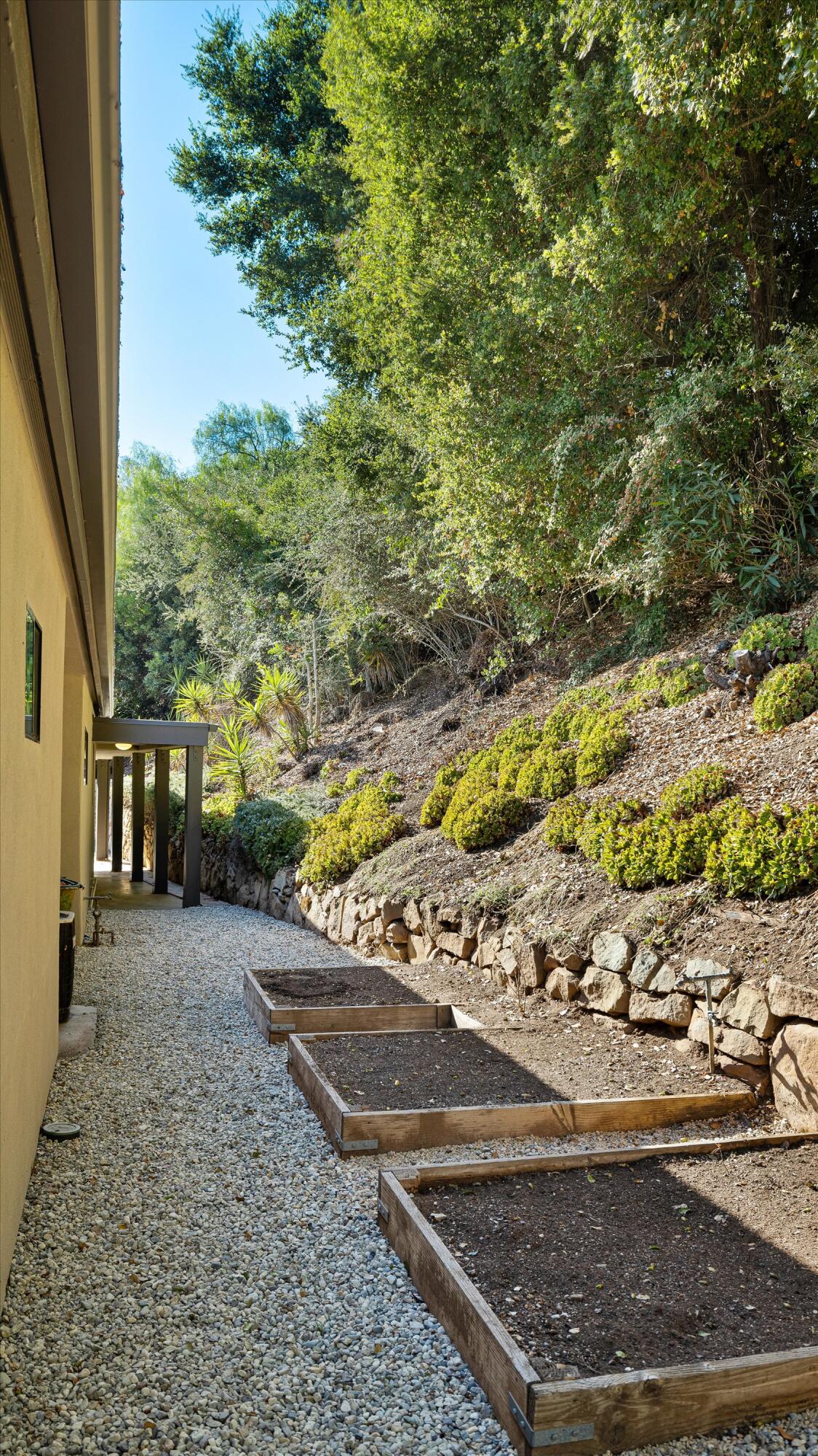 1297 Tunnel Road