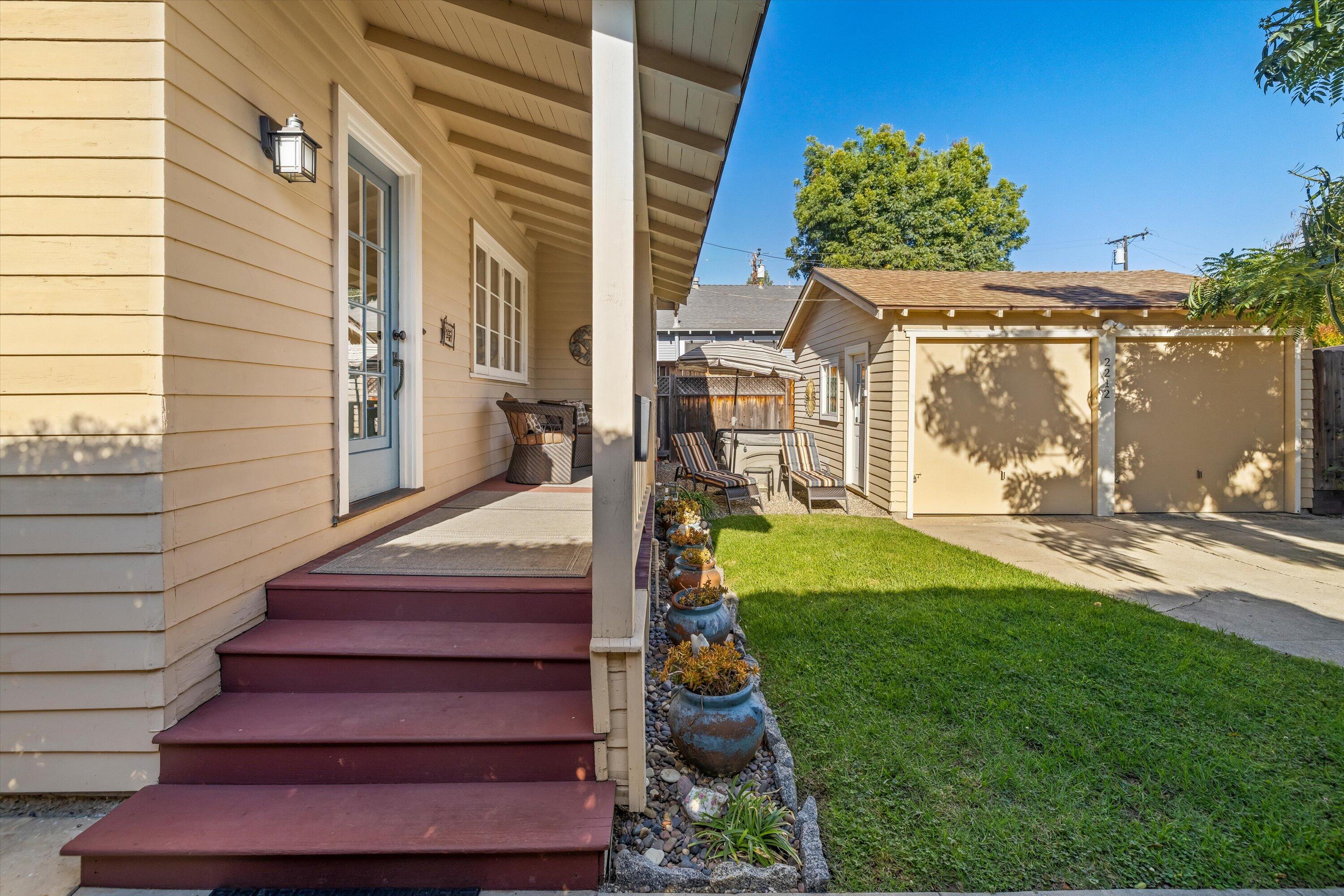 426 W Los Olivos Street
