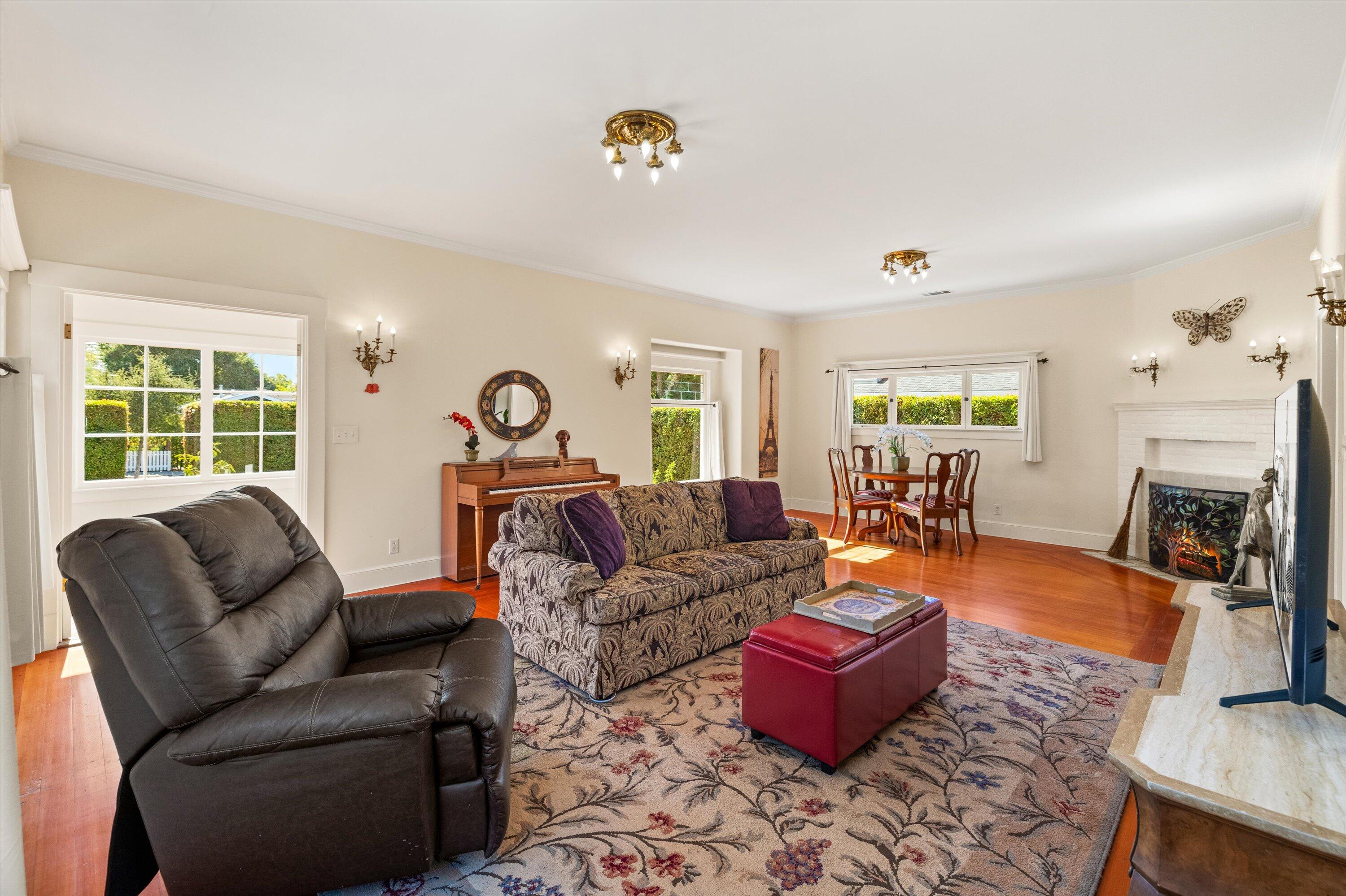 426 W Los Olivos Street