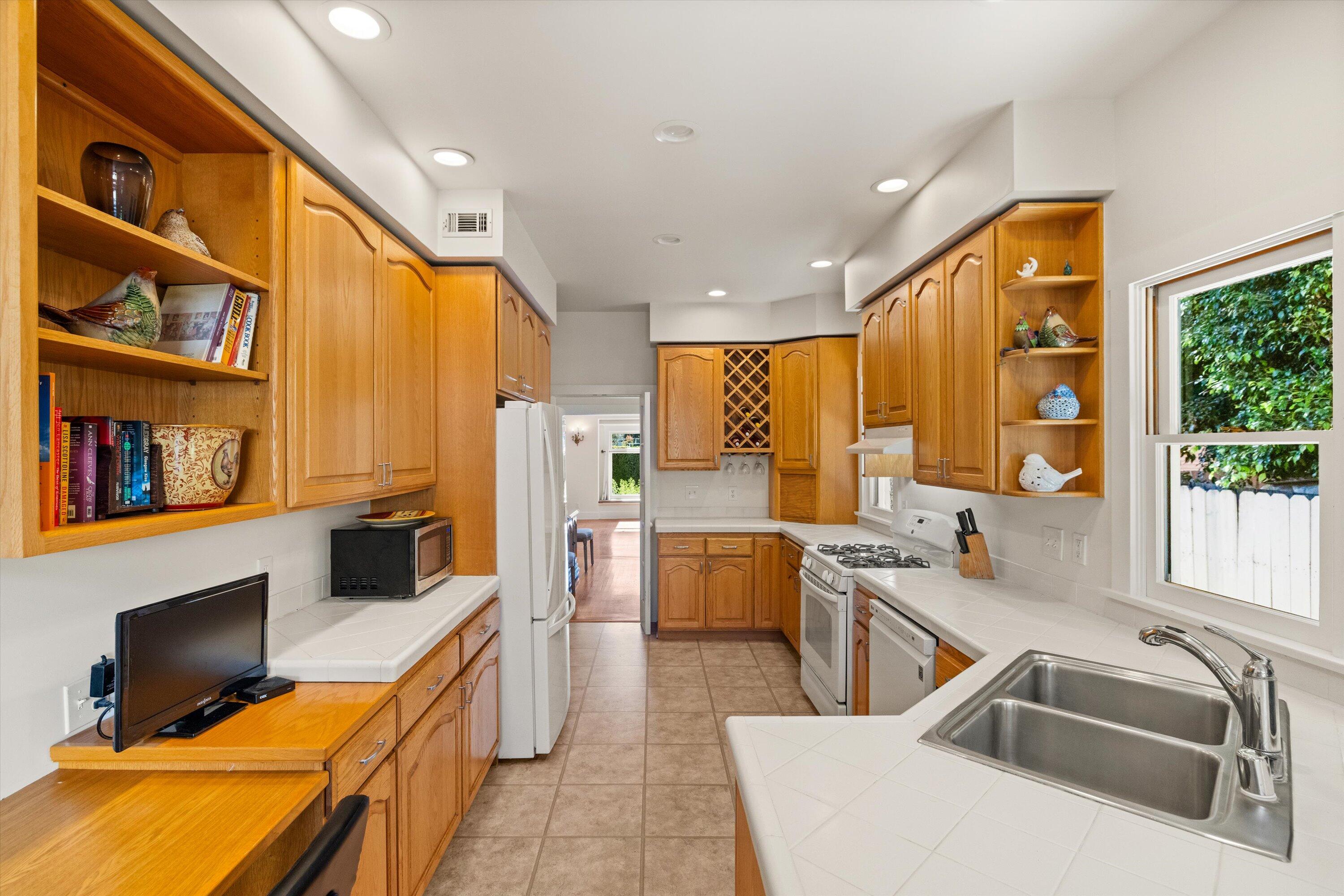 426 W Los Olivos Street