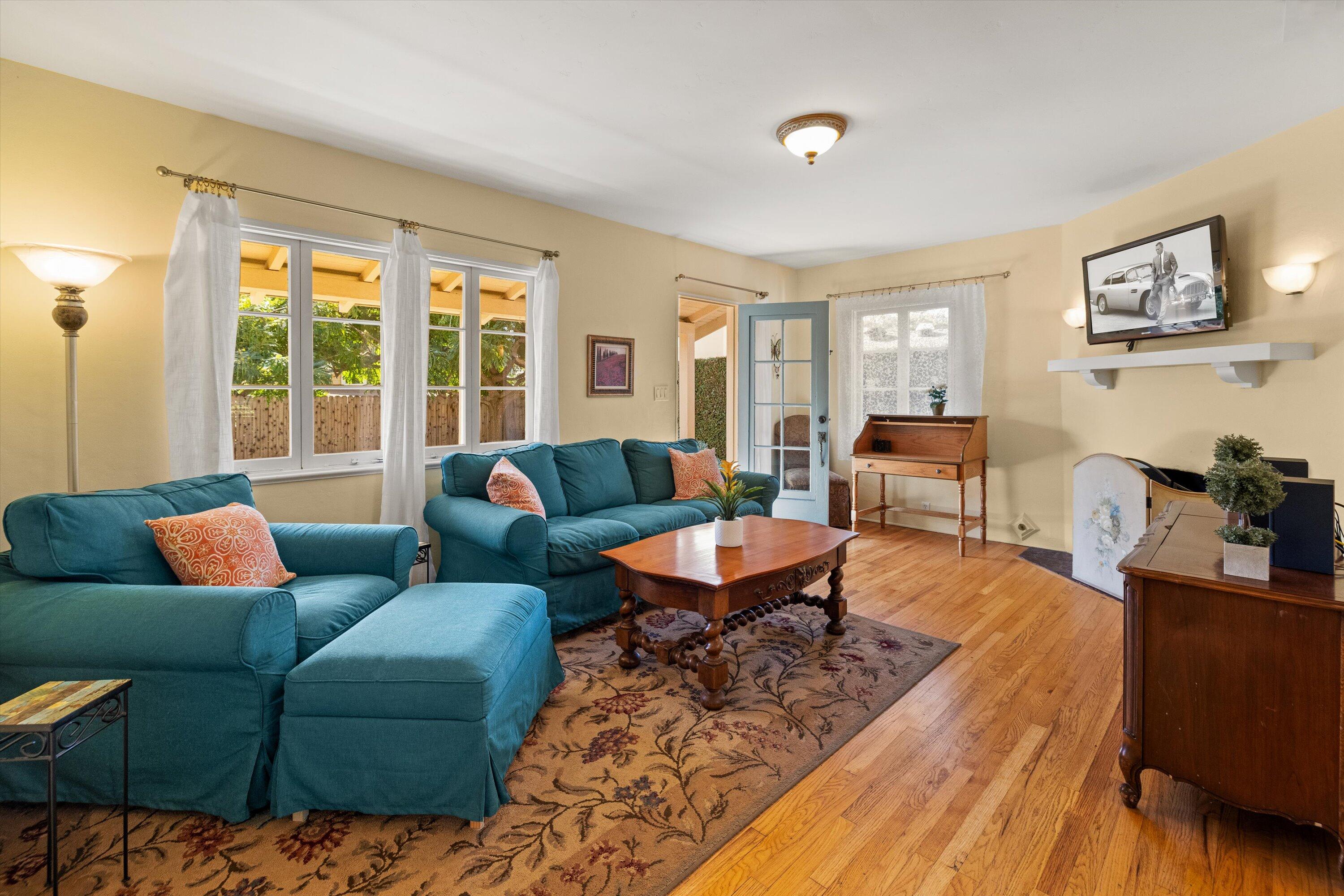 426 W Los Olivos Street