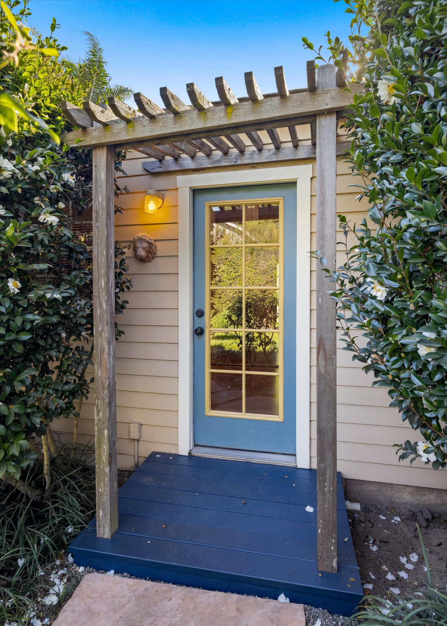 426 W Los Olivos Street
