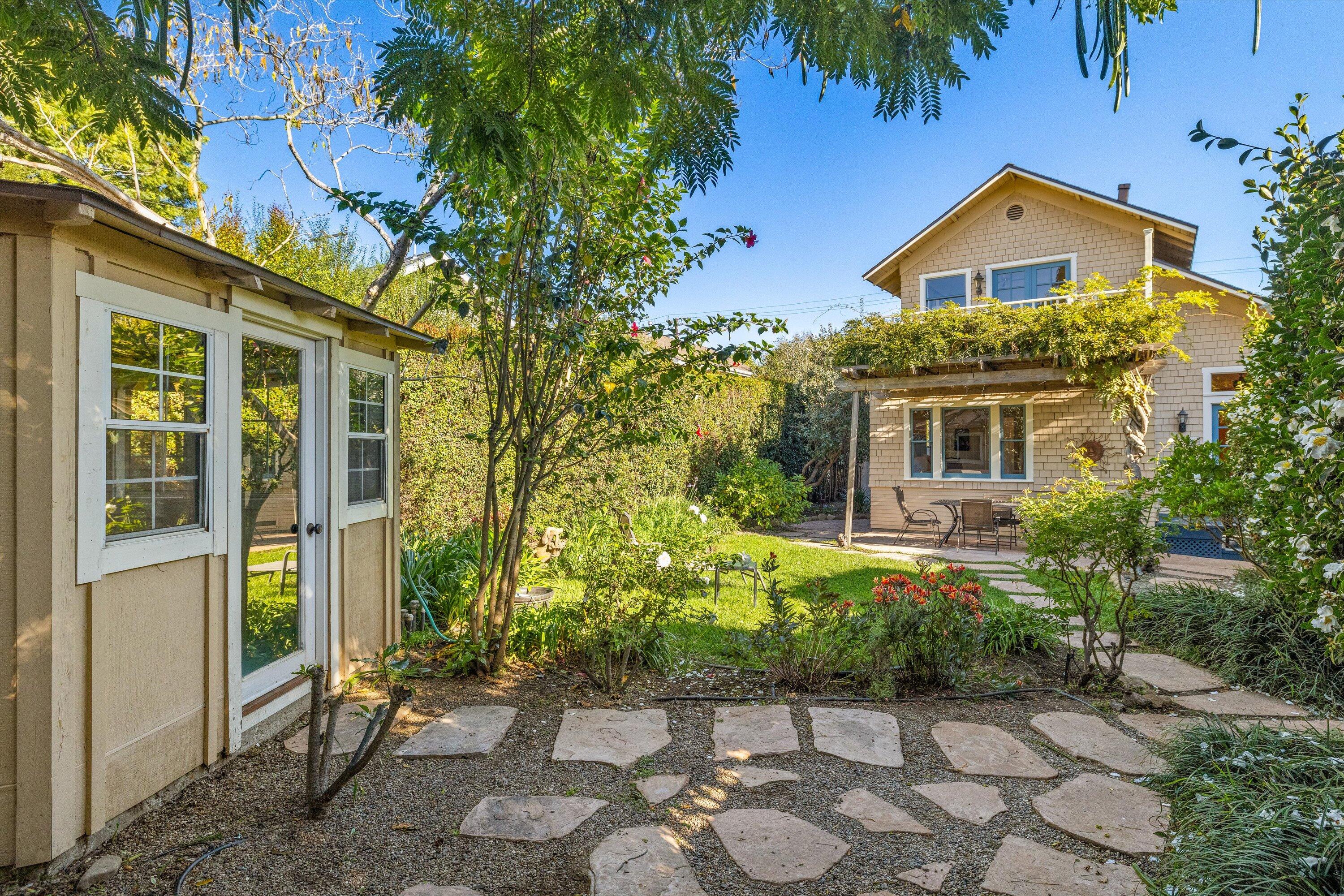426 W Los Olivos Street