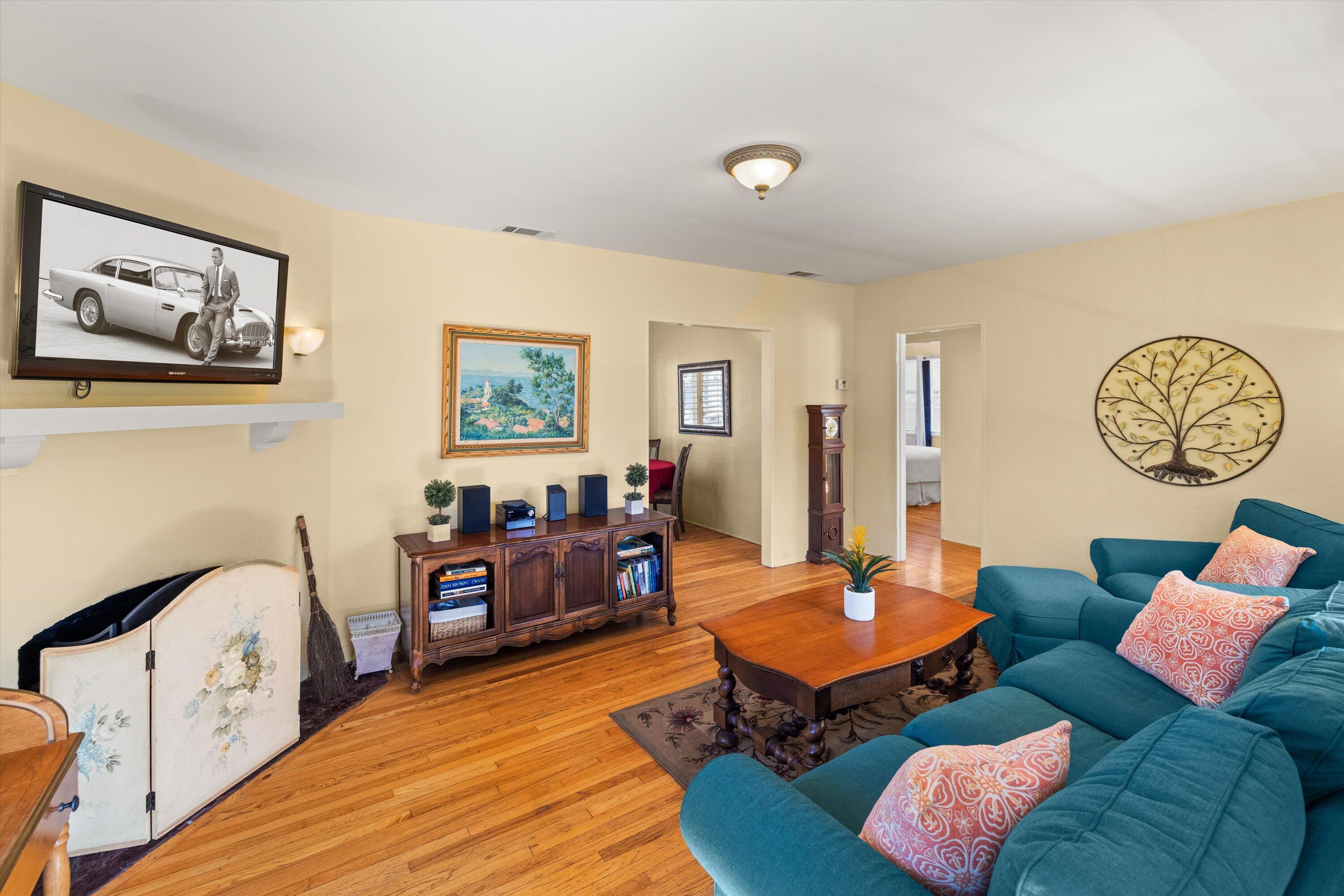 426 W Los Olivos Street
