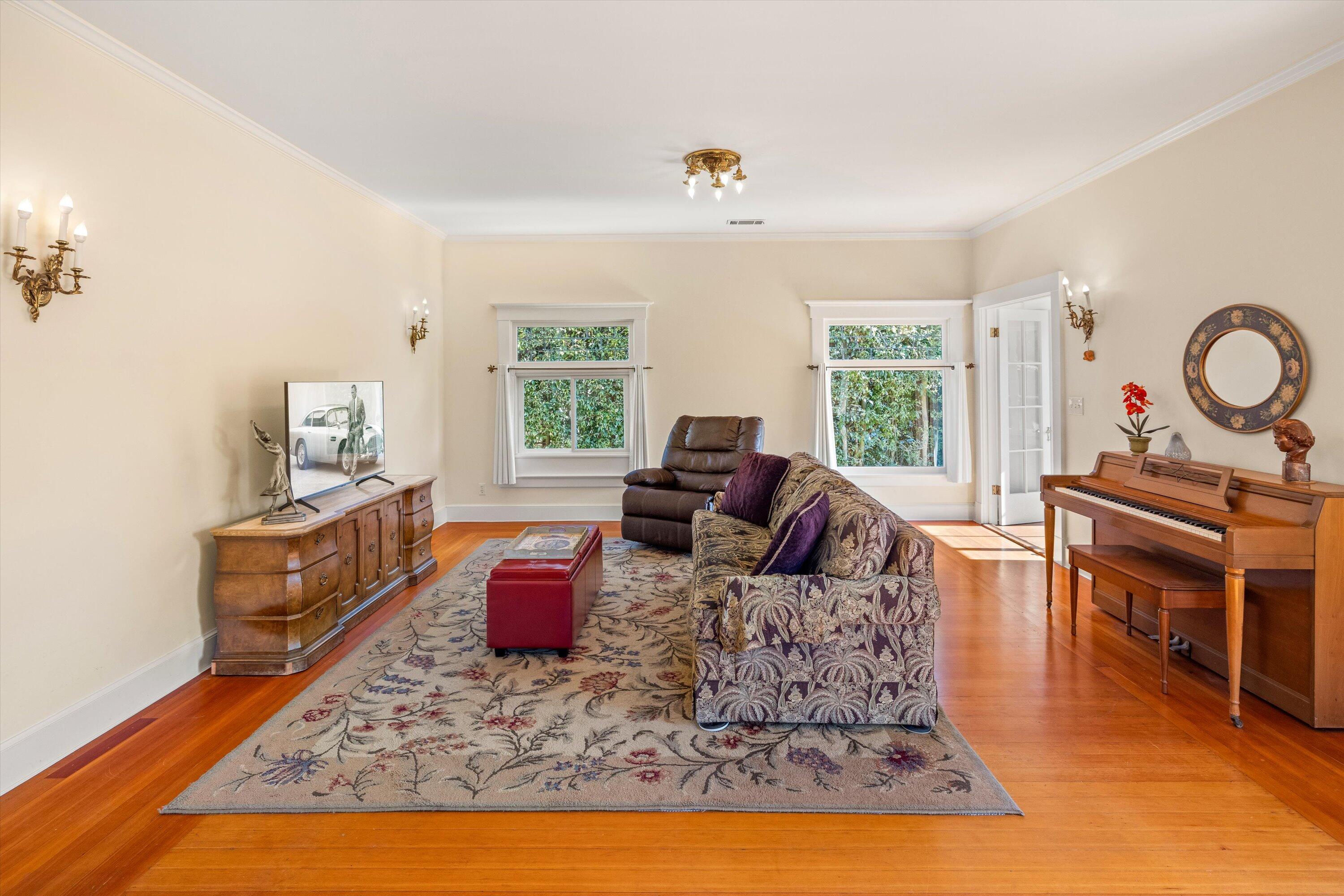 426 W Los Olivos Street