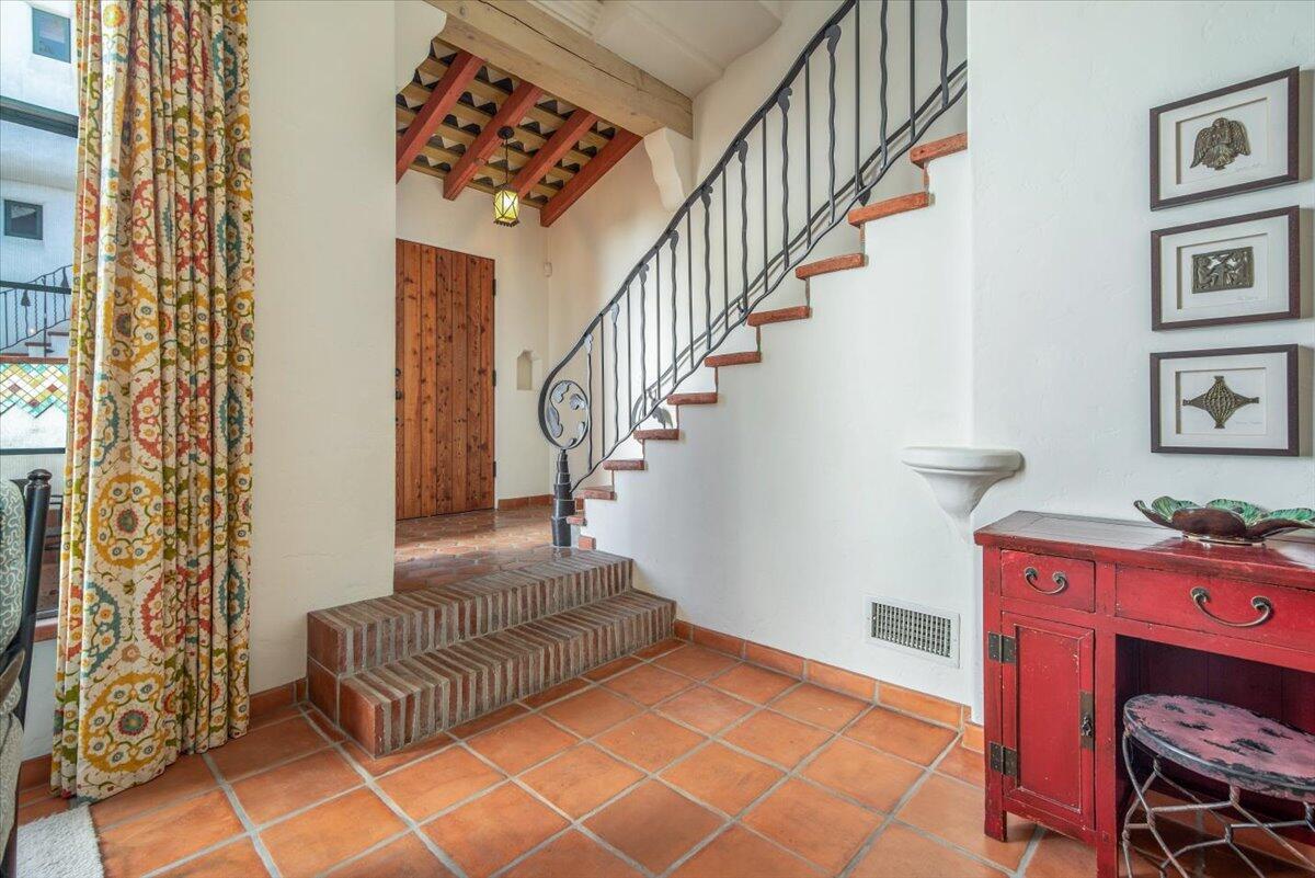 1021 Laguna Street, 7