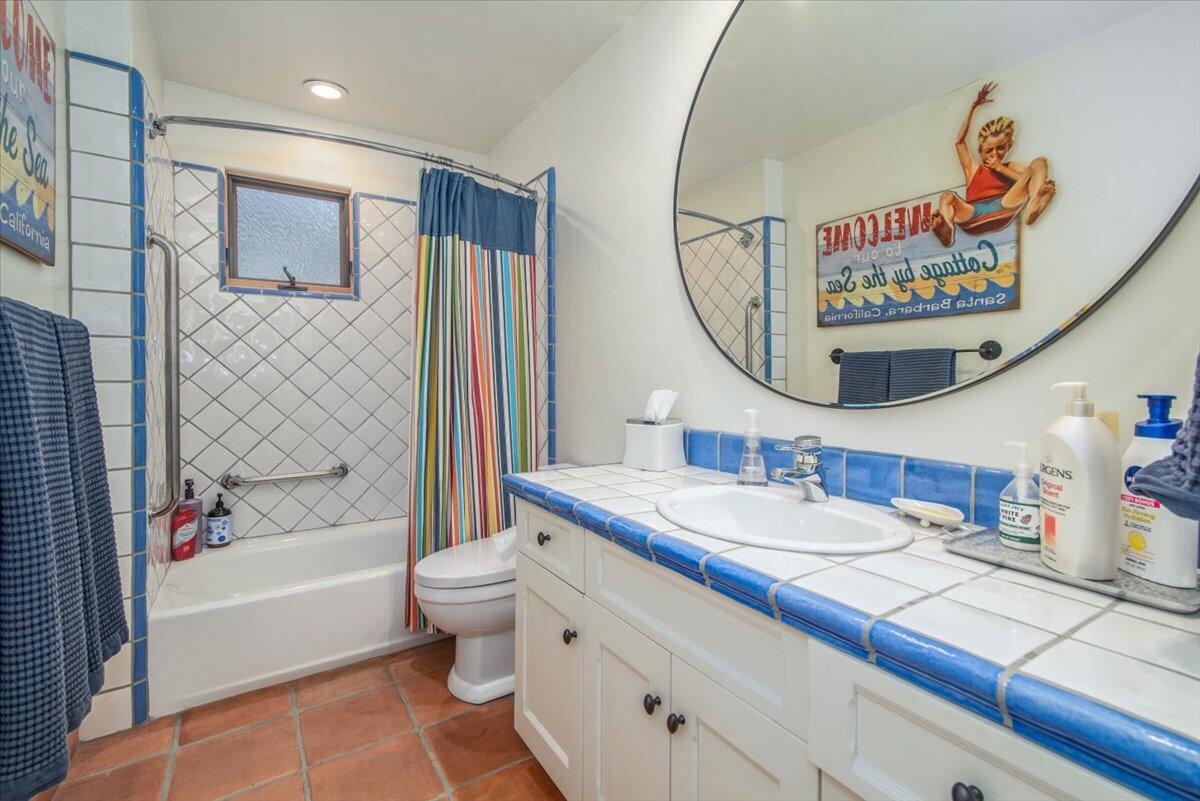 1021 Laguna Street, 7