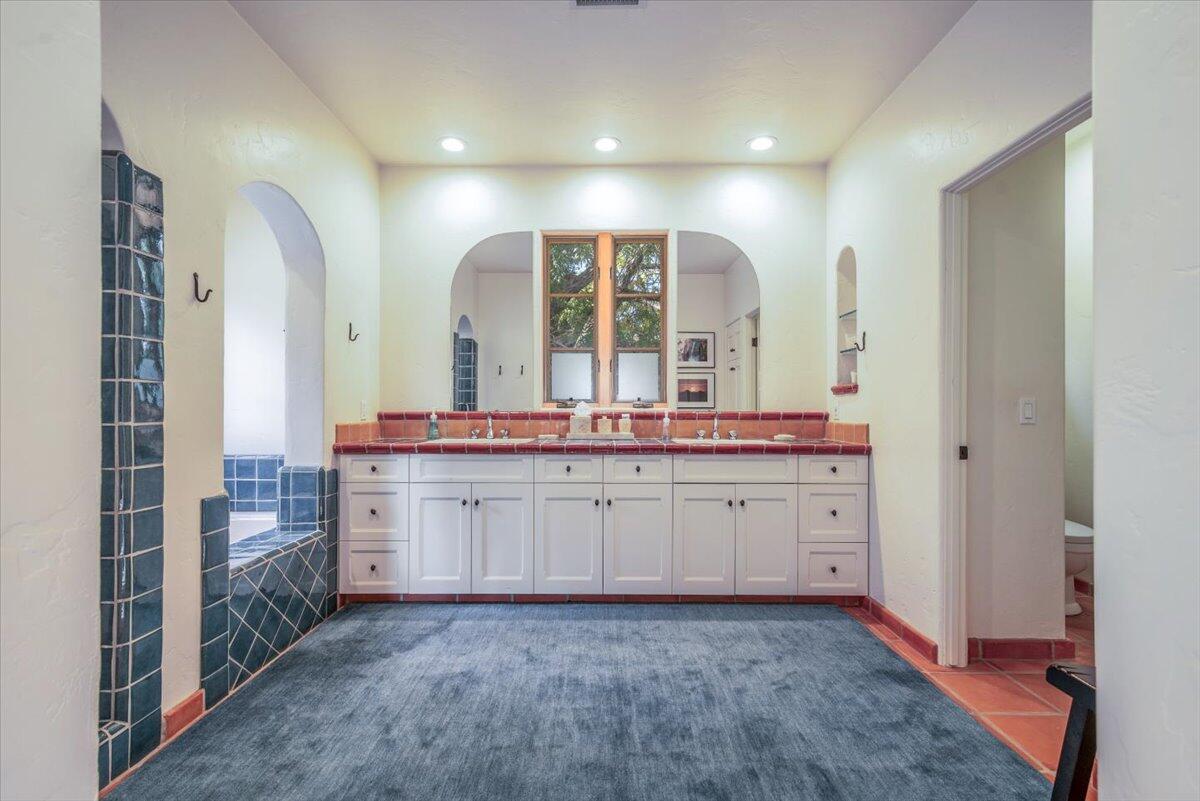 1021 Laguna Street, 7