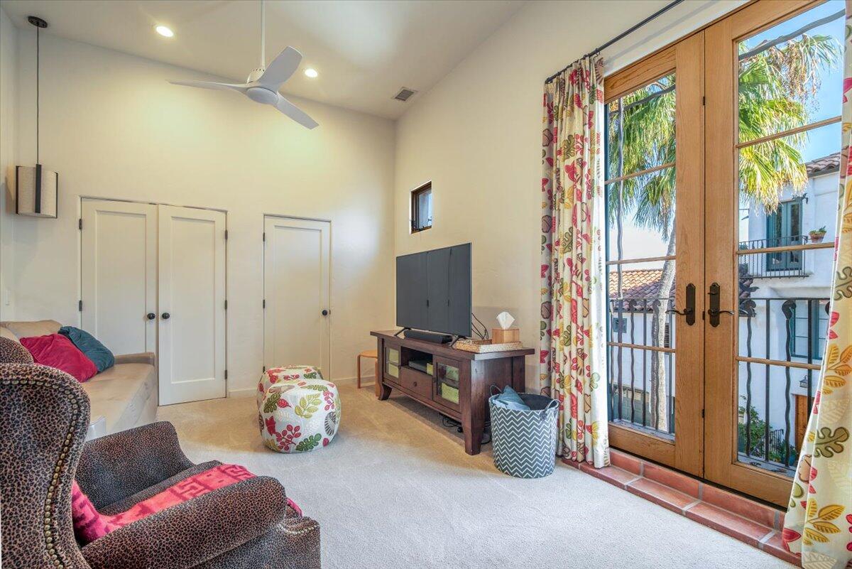 1021 Laguna Street, 7