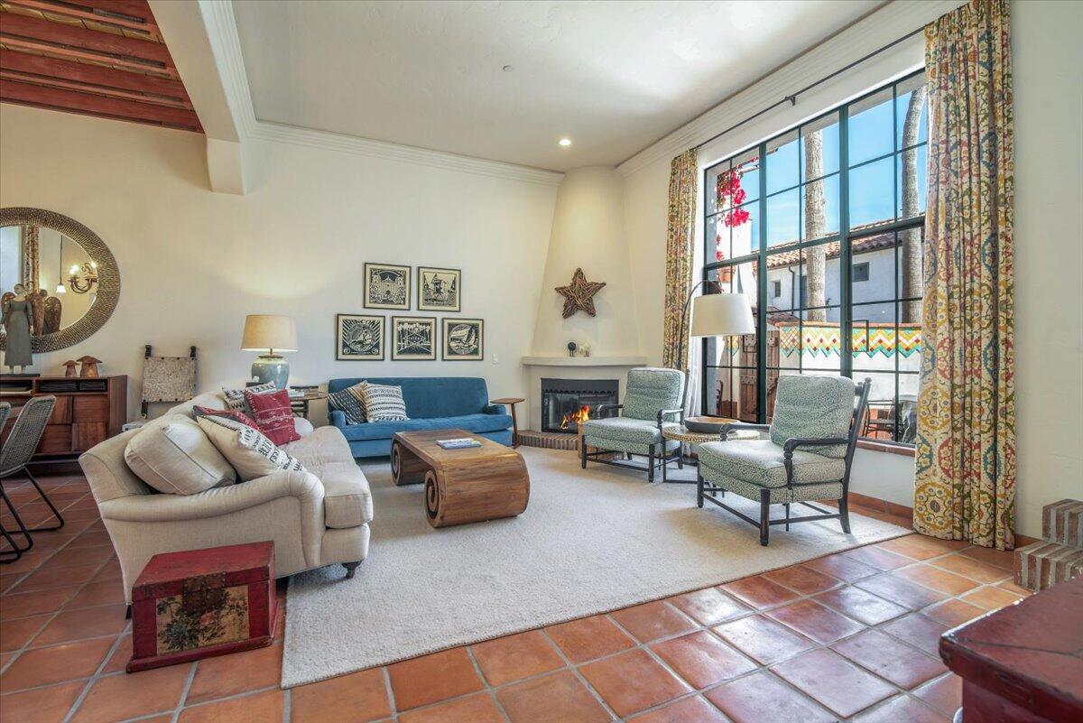 1021 Laguna Street, 7