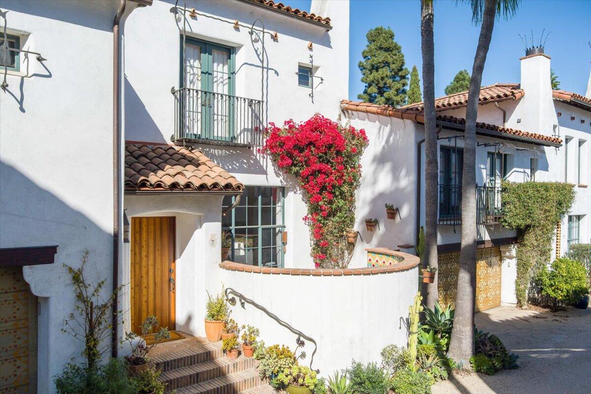 1021 Laguna Street, 7