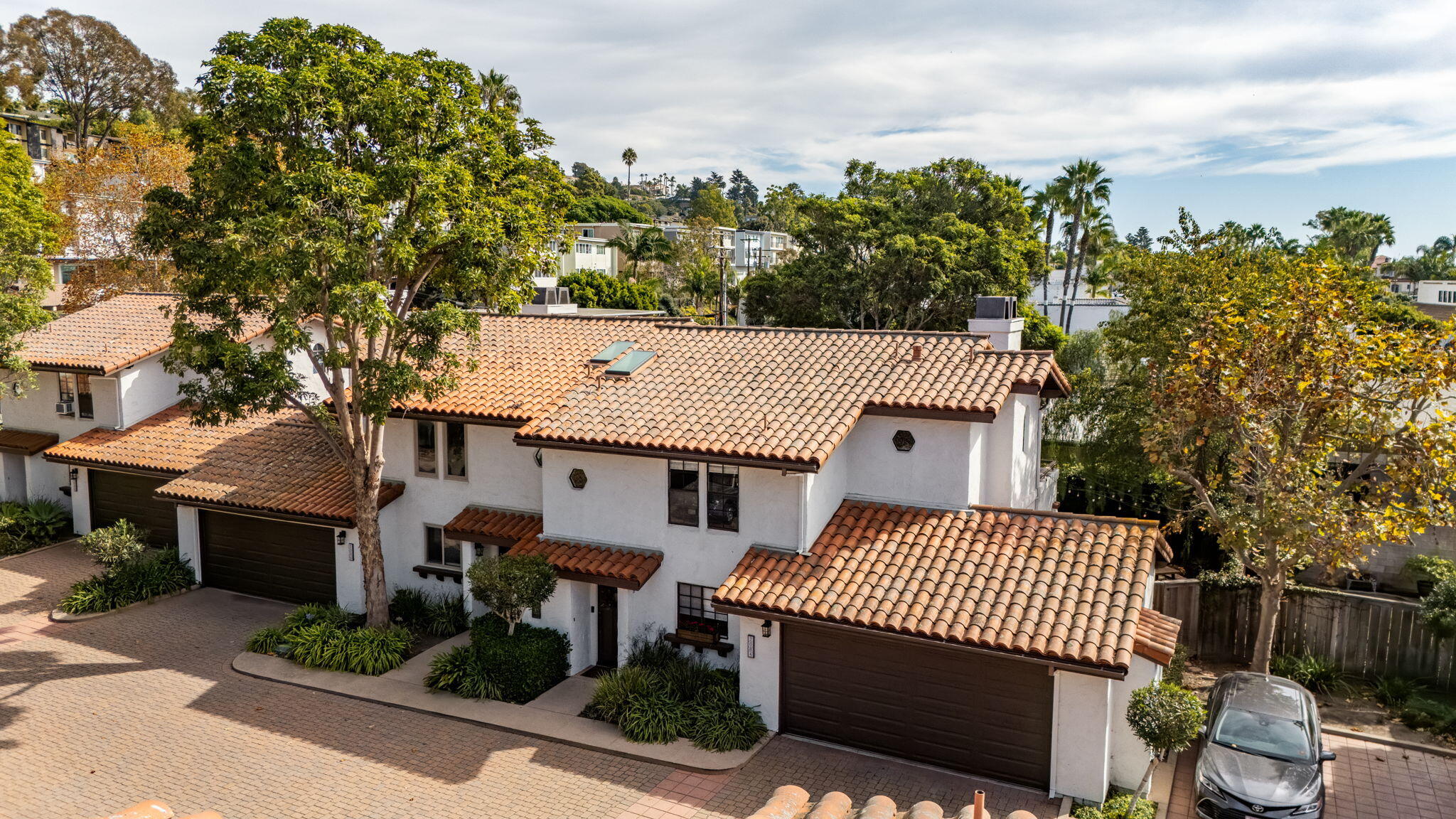 2084 Cliff Drive