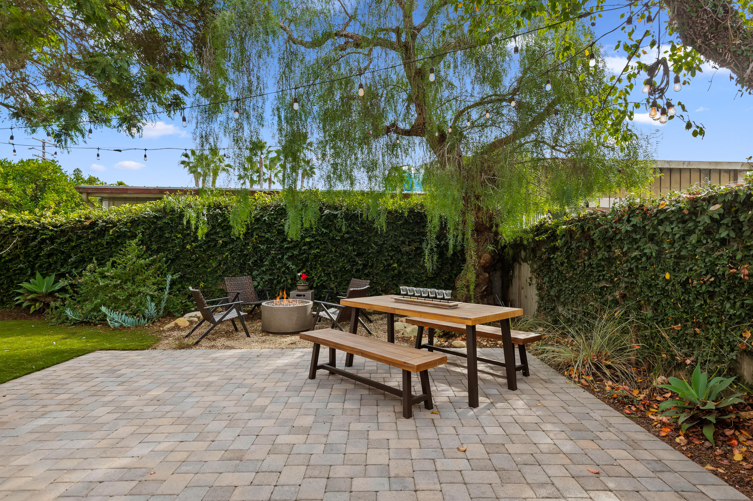 2084 Cliff Drive