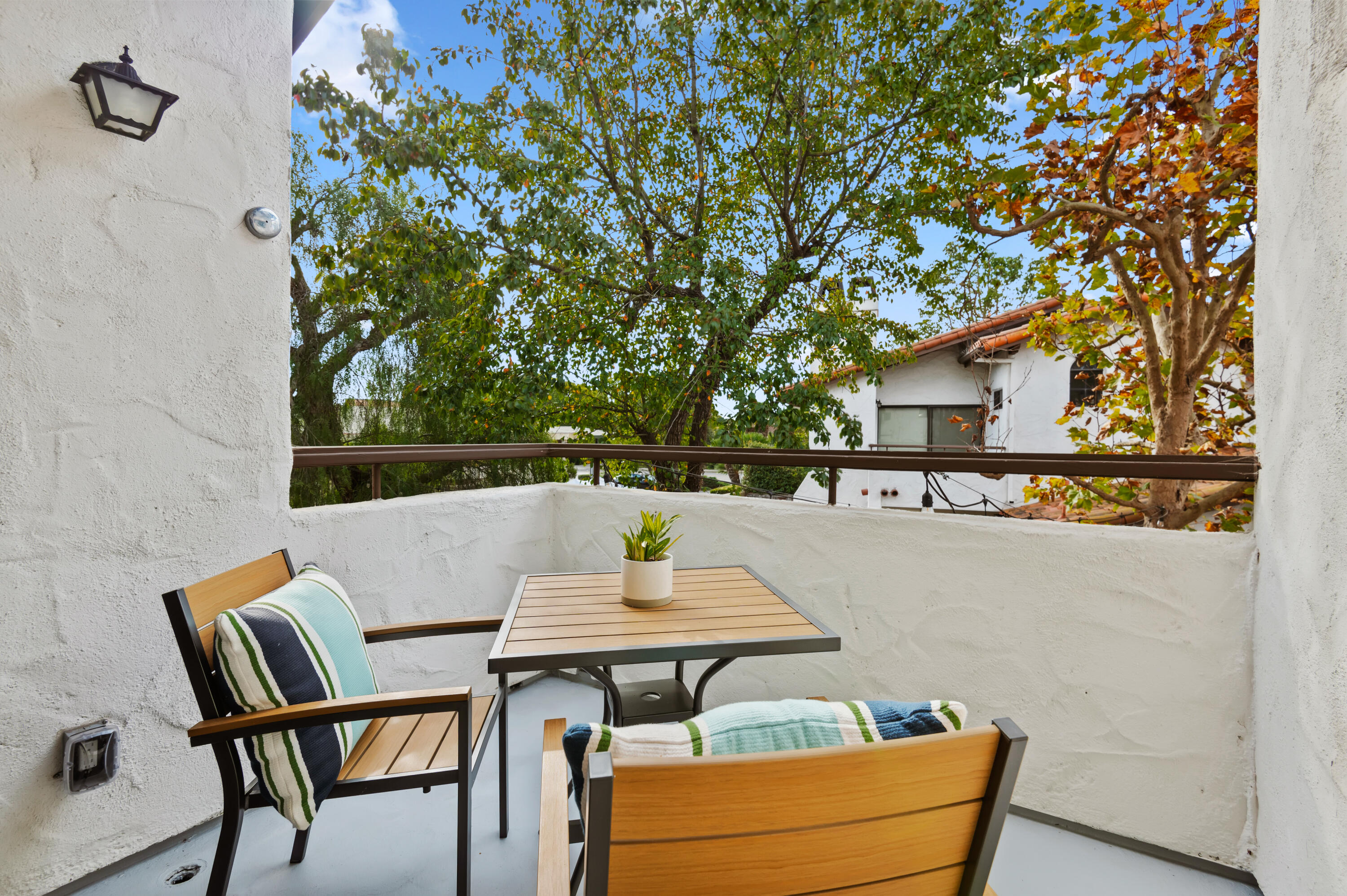 2084 Cliff Drive