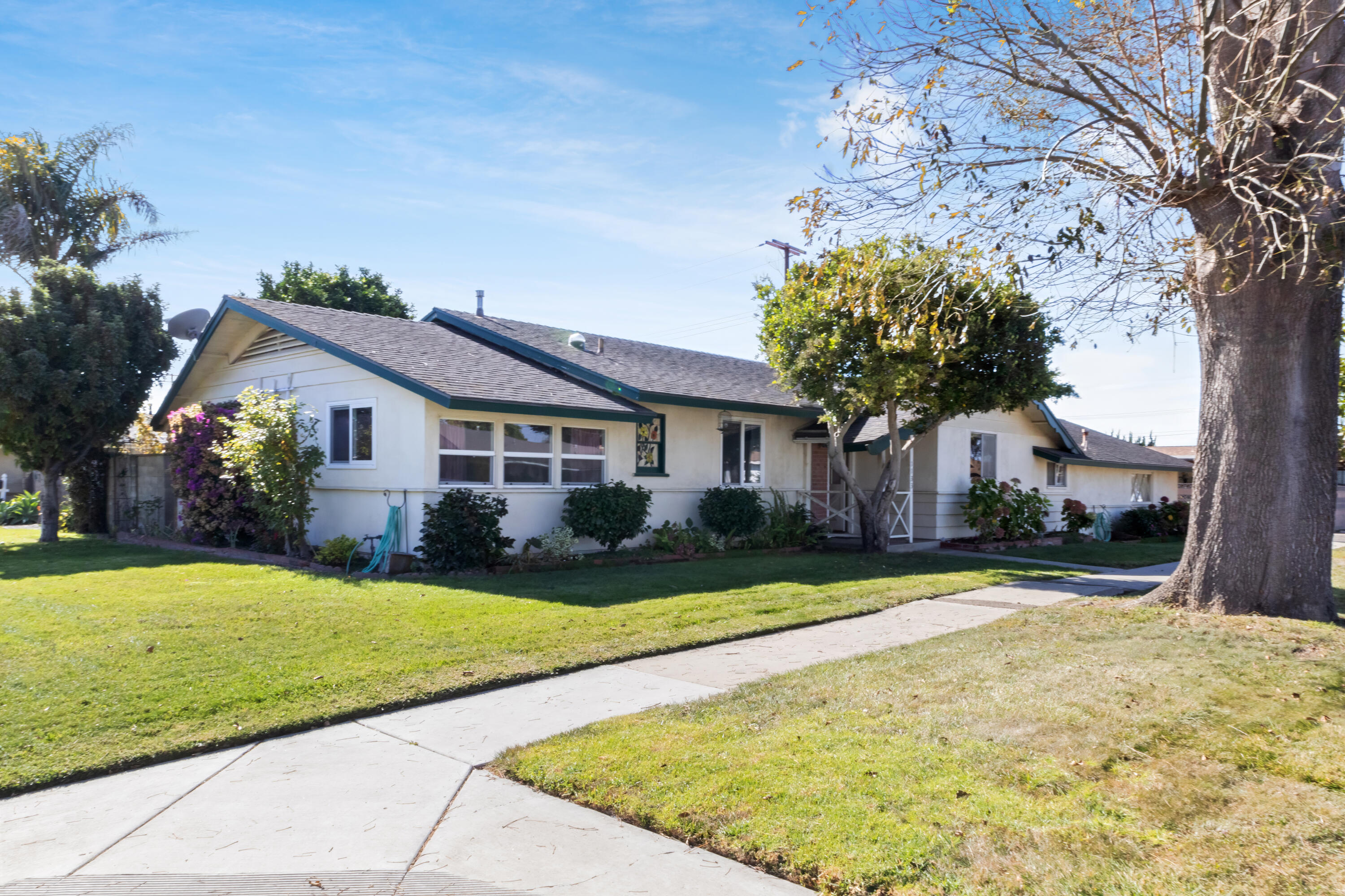 1133 N Gardenia