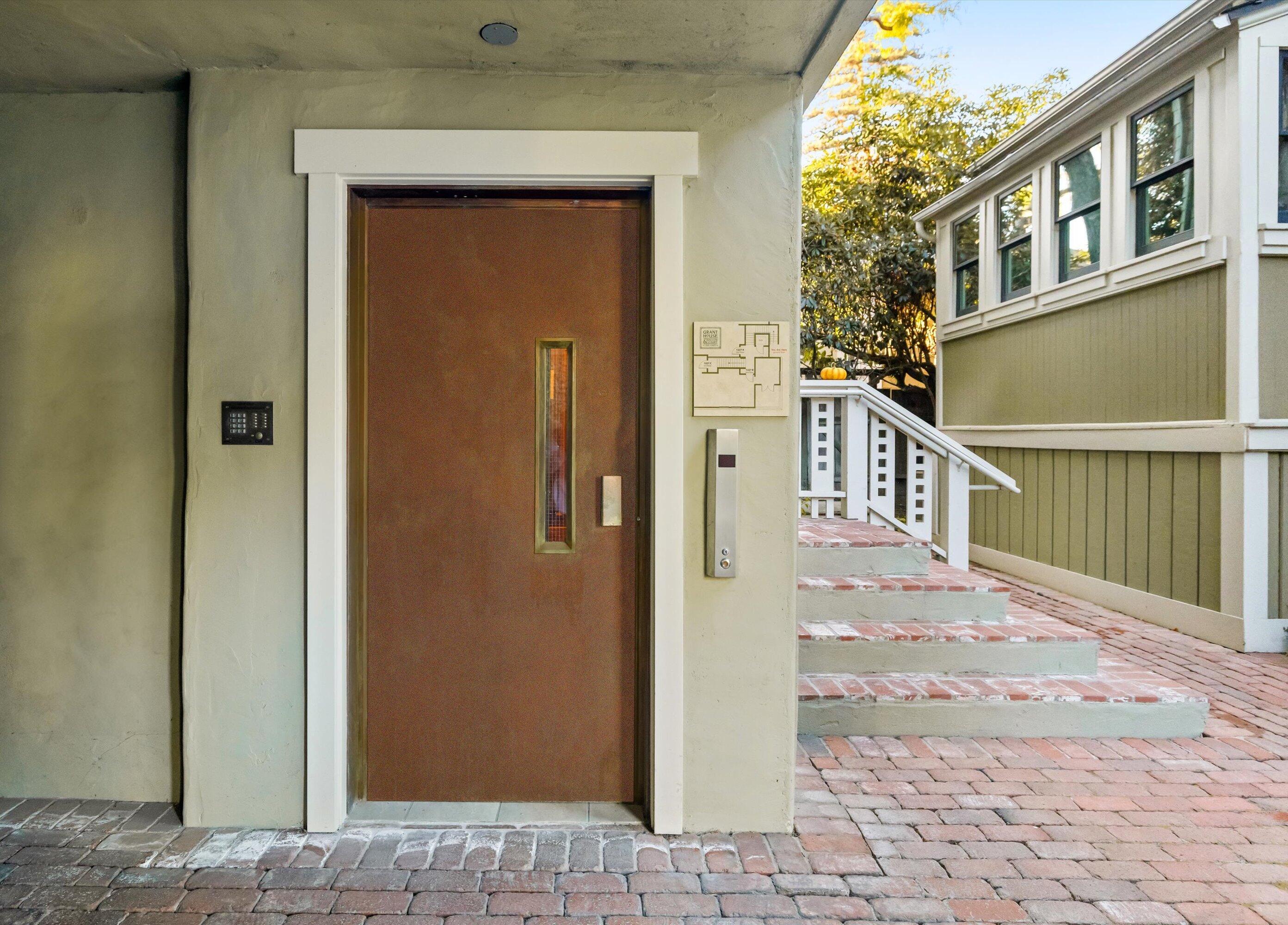 1227 De La Vina Street Unit C