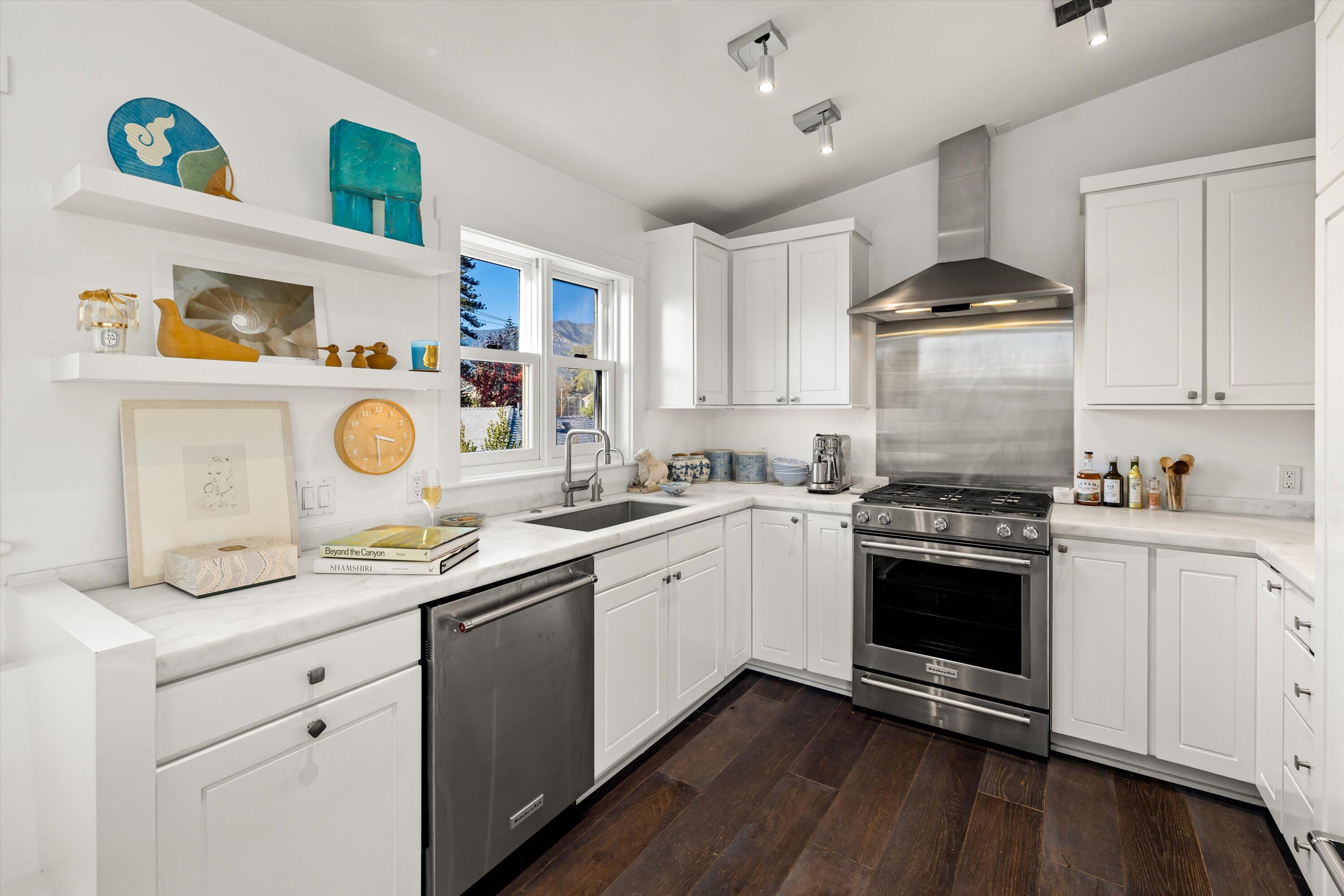1227 De La Vina Street Unit C
