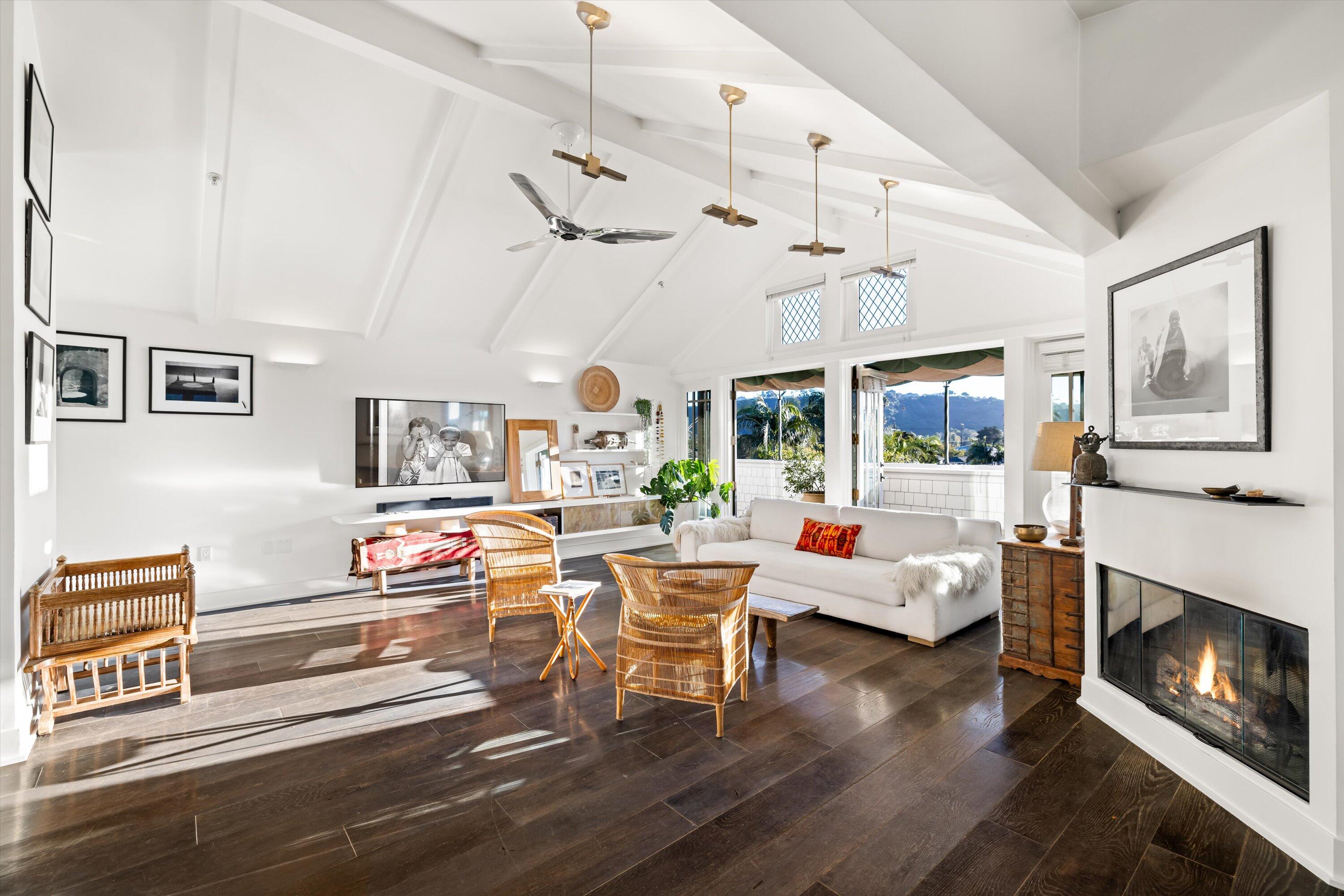 1227 De La Vina Street Unit C