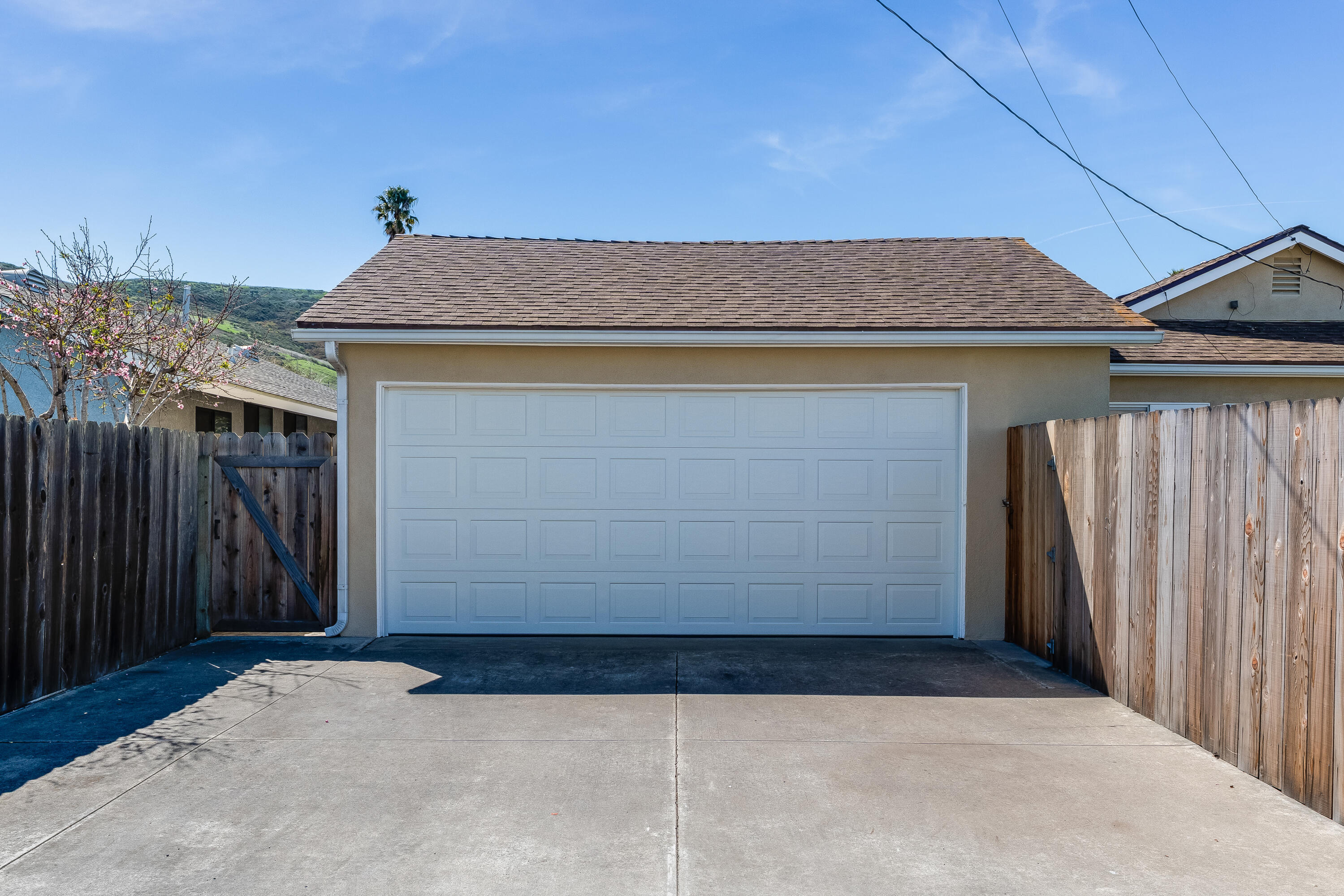 1217 E Peach Avenue