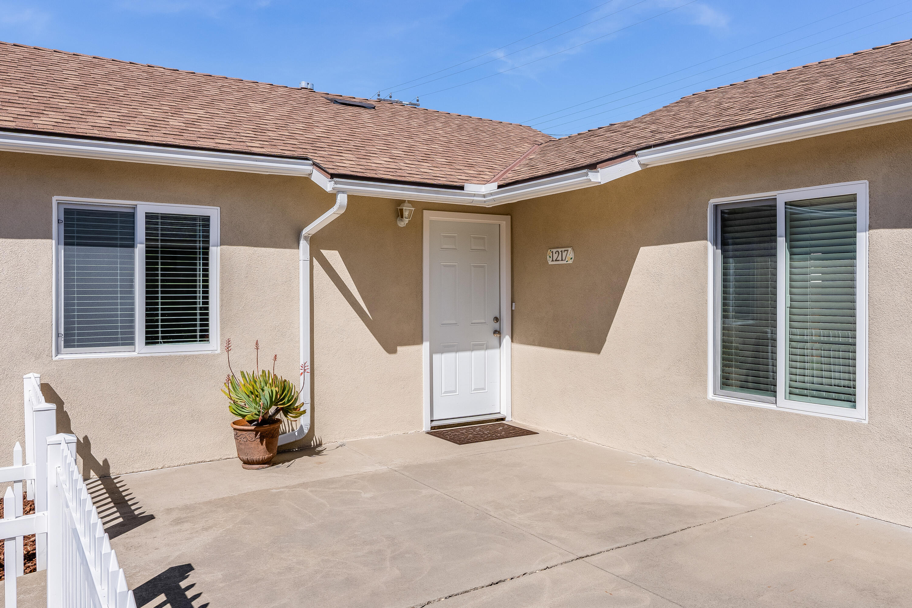 1217 E Peach Avenue