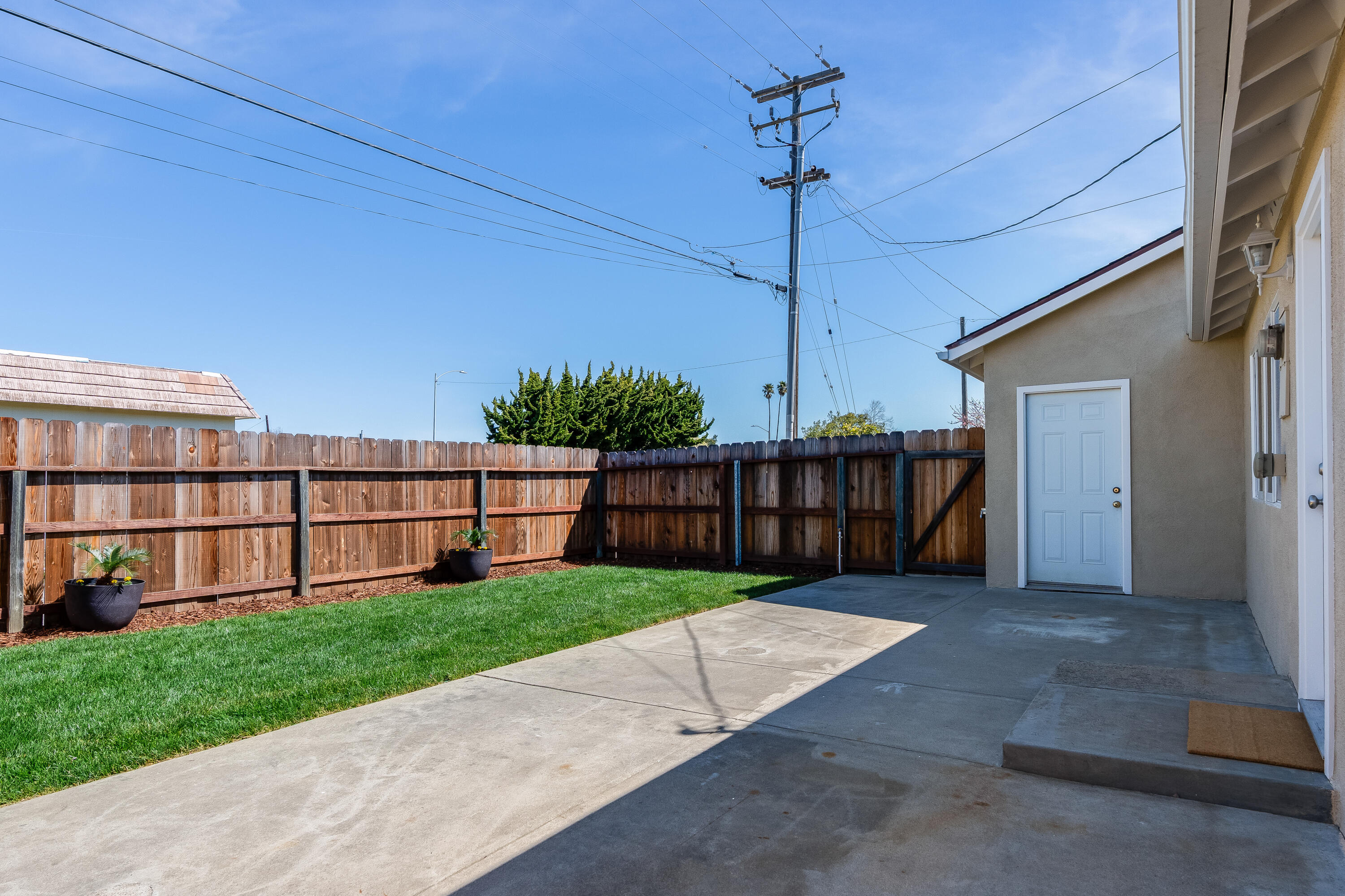 1217 E Peach Avenue