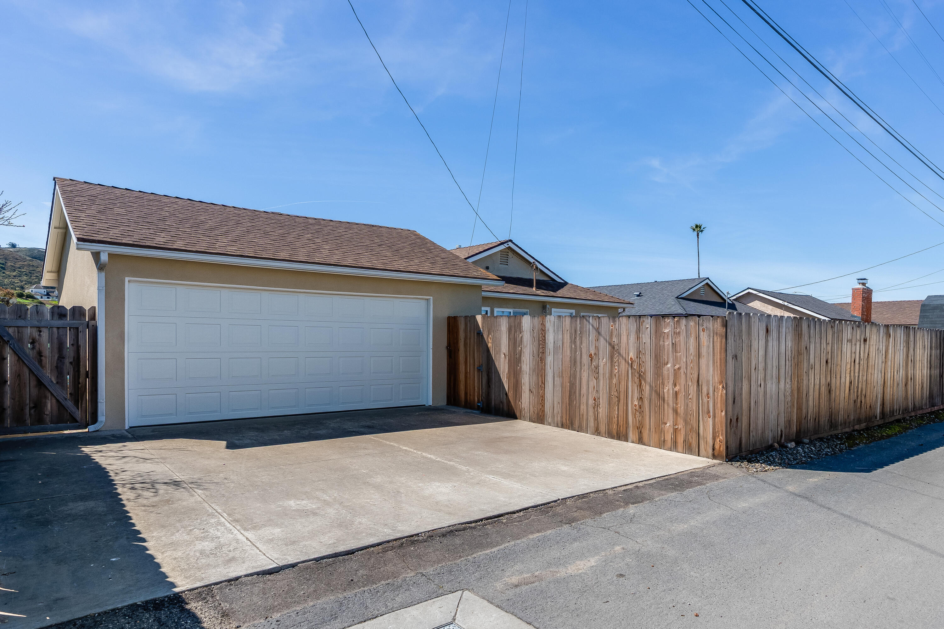 1217 E Peach Avenue