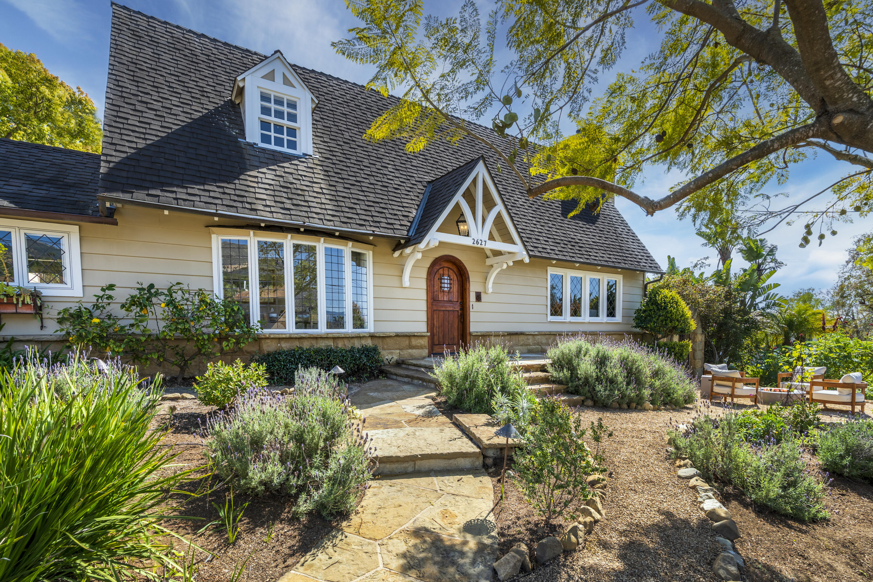 2627 Montrose Place