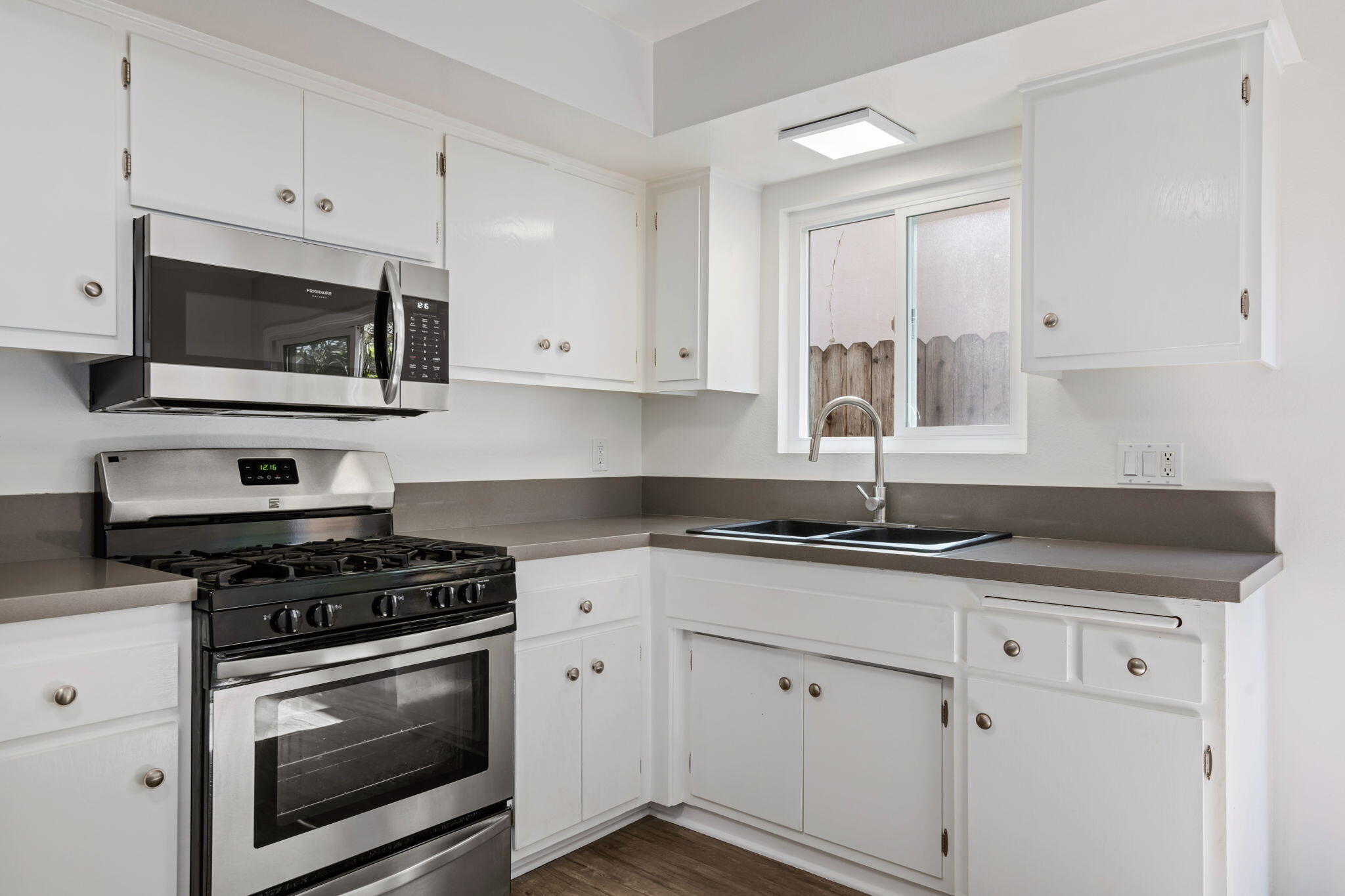 2512-2514 Treasure Drive