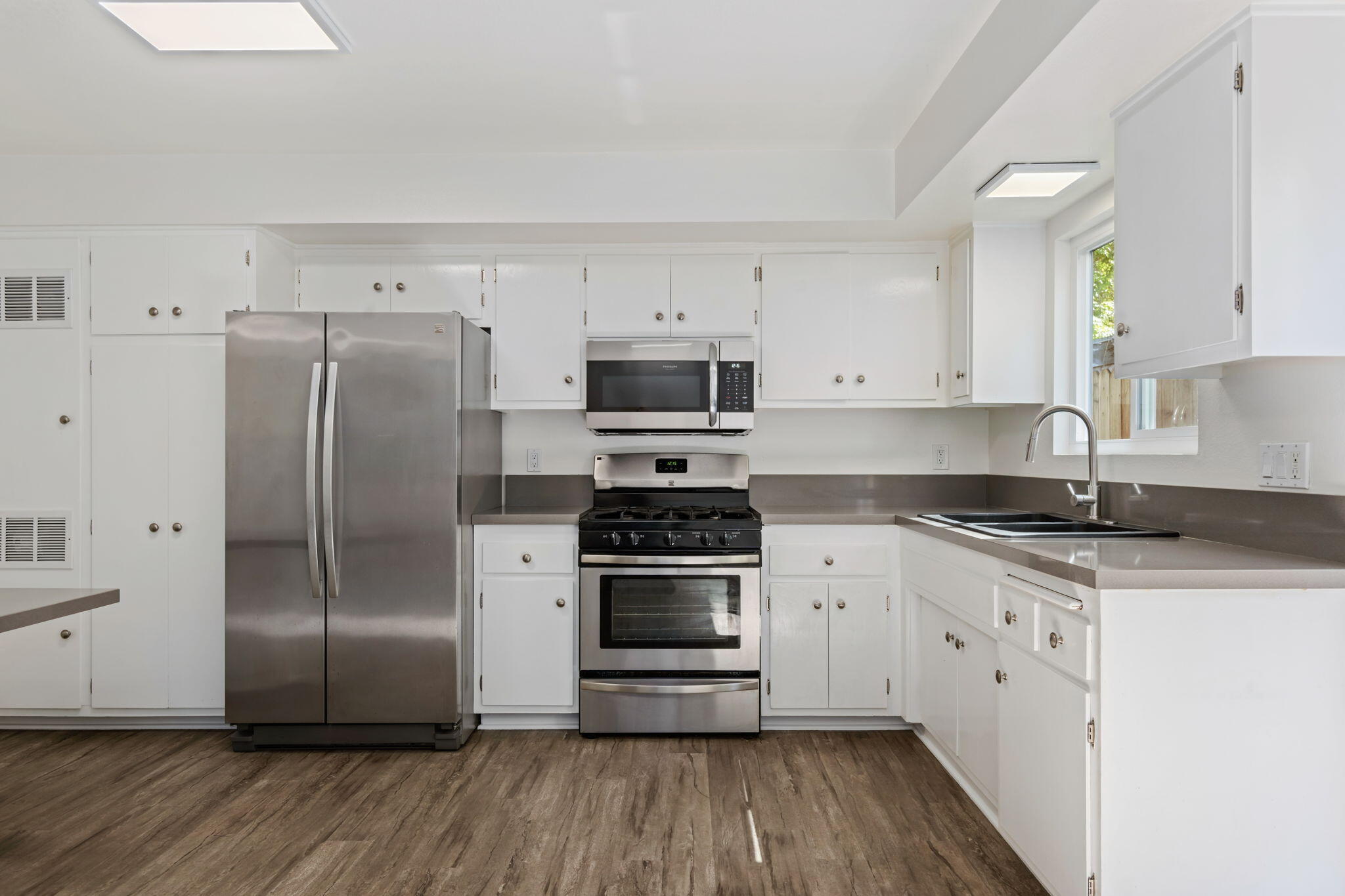 2512-2514 Treasure Drive