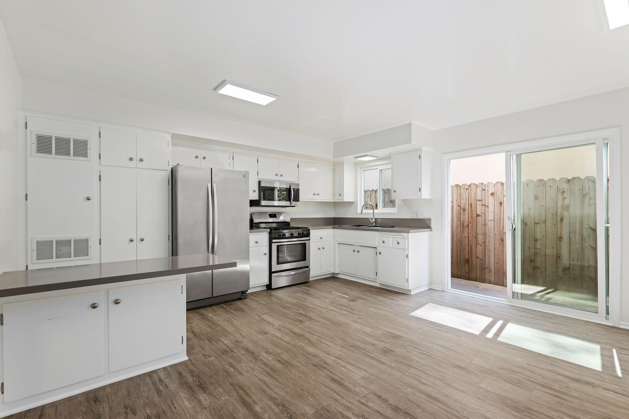 2512-2514 Treasure Drive