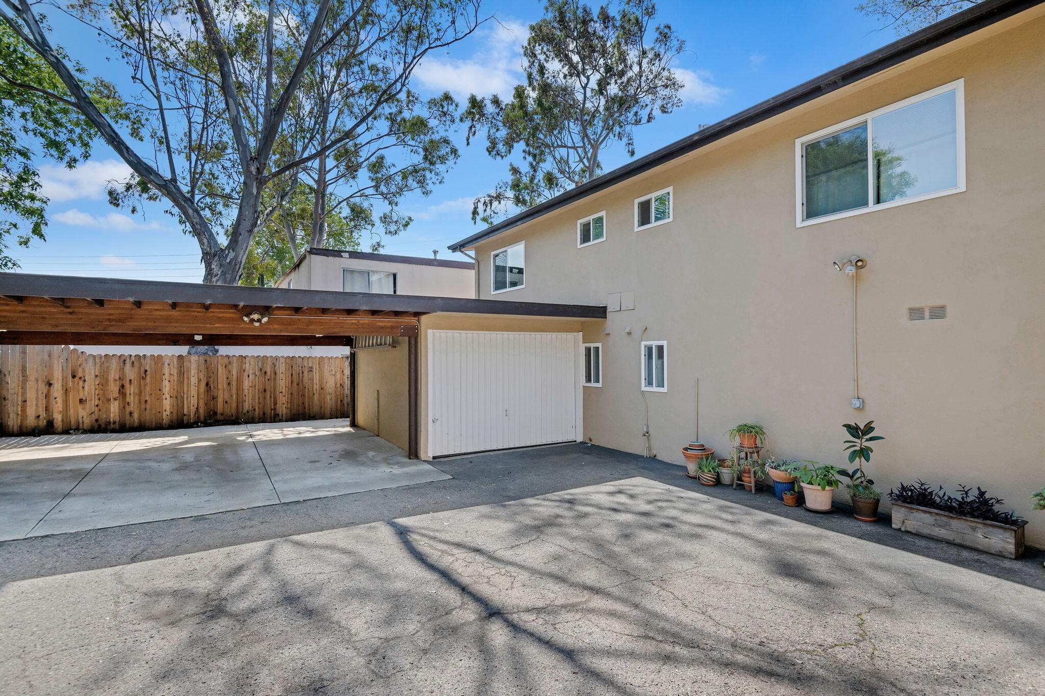 2512-2514 Treasure Drive