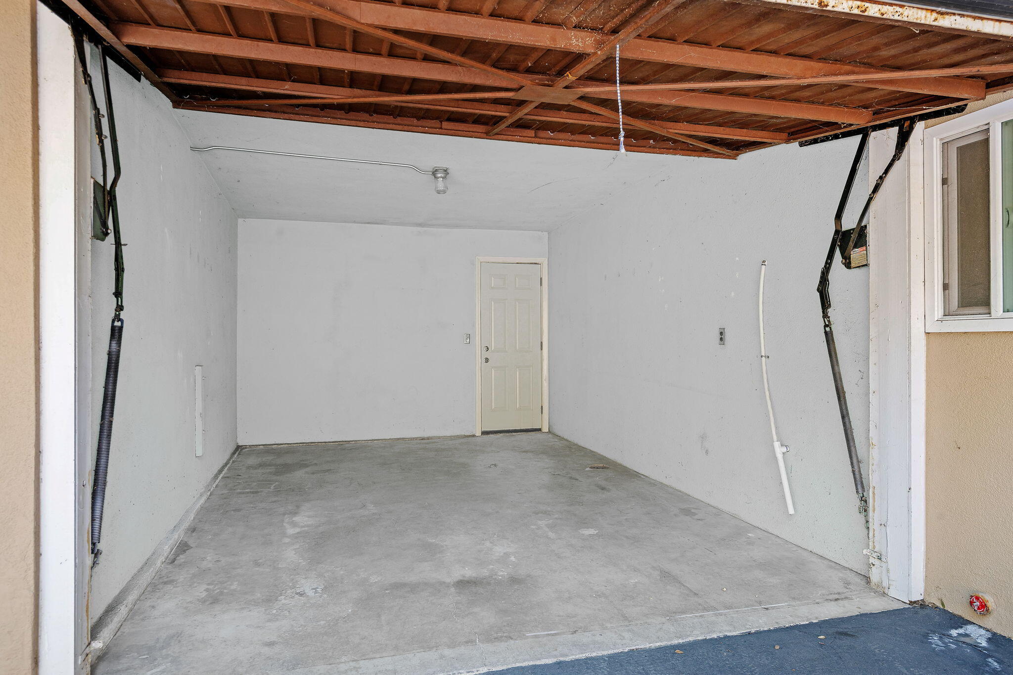 2512-2514 Treasure Drive