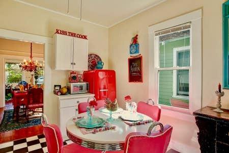 128 W W De La Guerra St Street