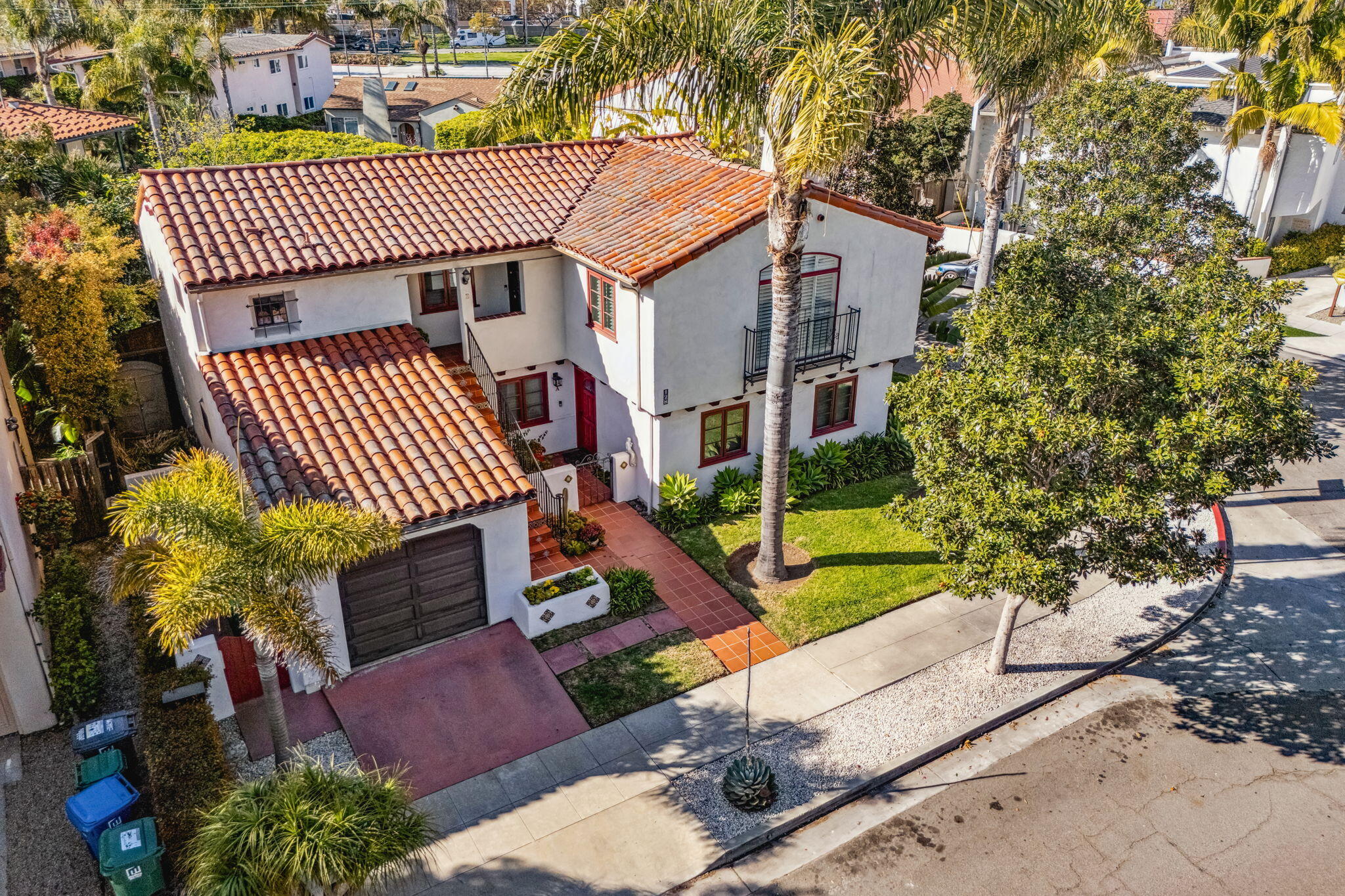 128 W Yanonali Street