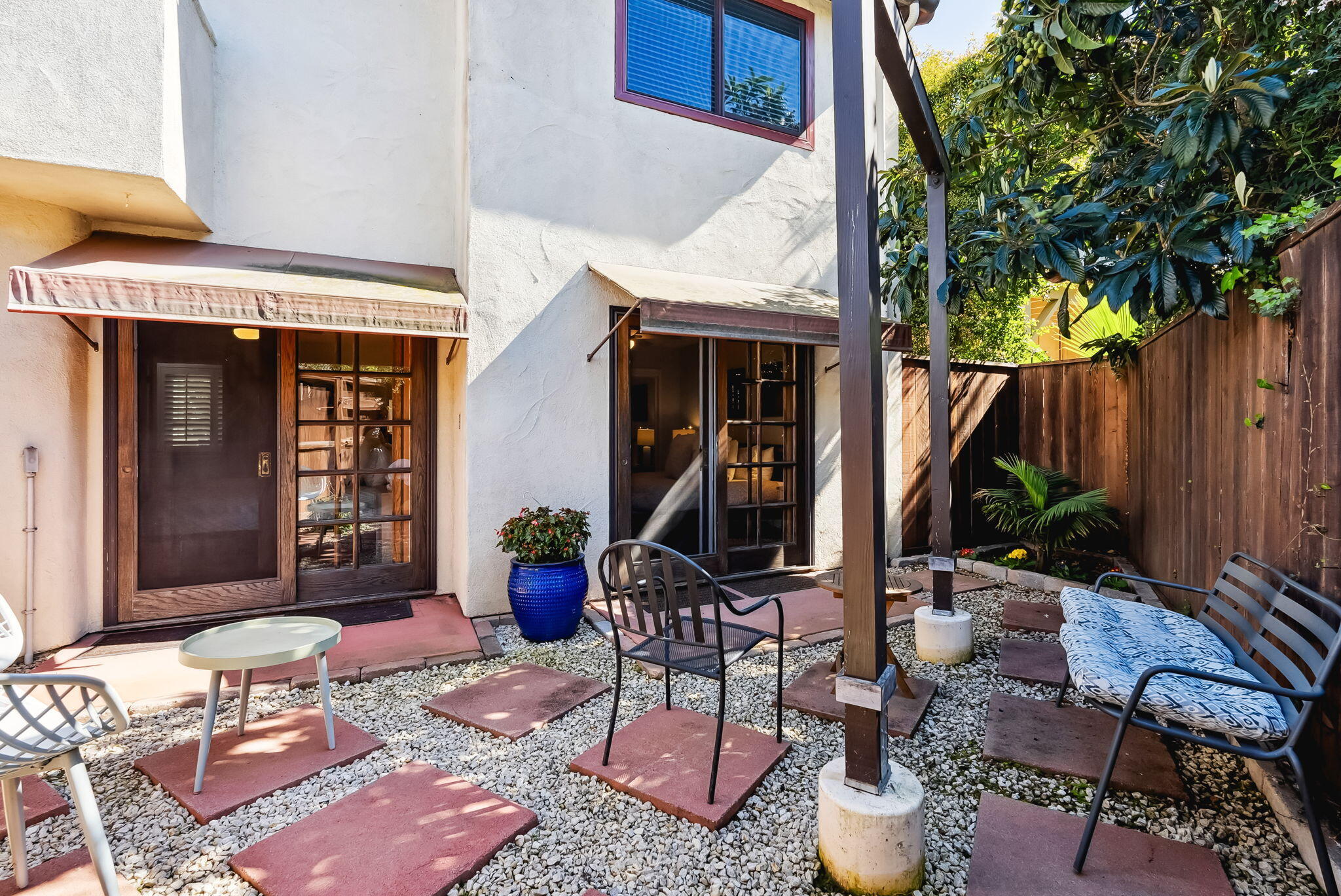 128 W Yanonali Street