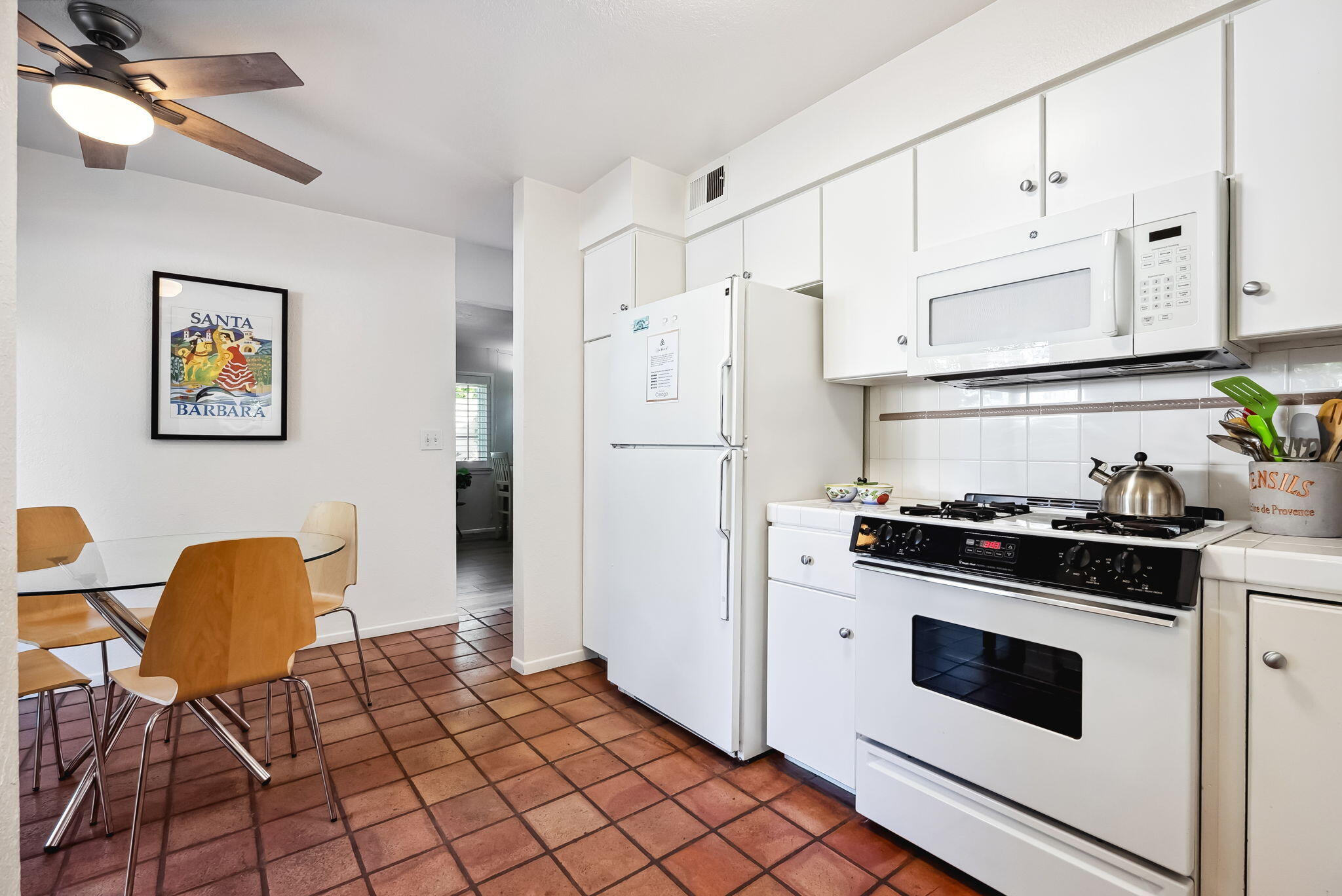 128 W Yanonali Street