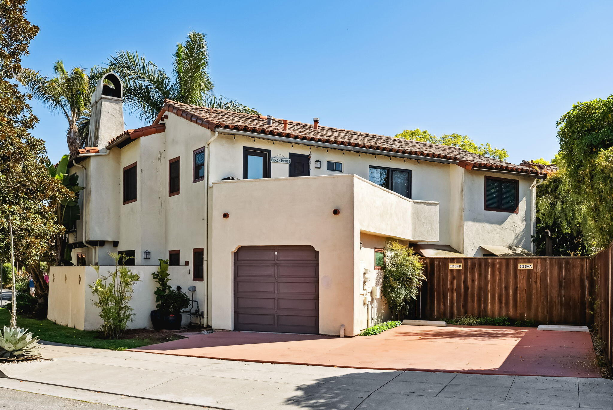 128 W Yanonali Street