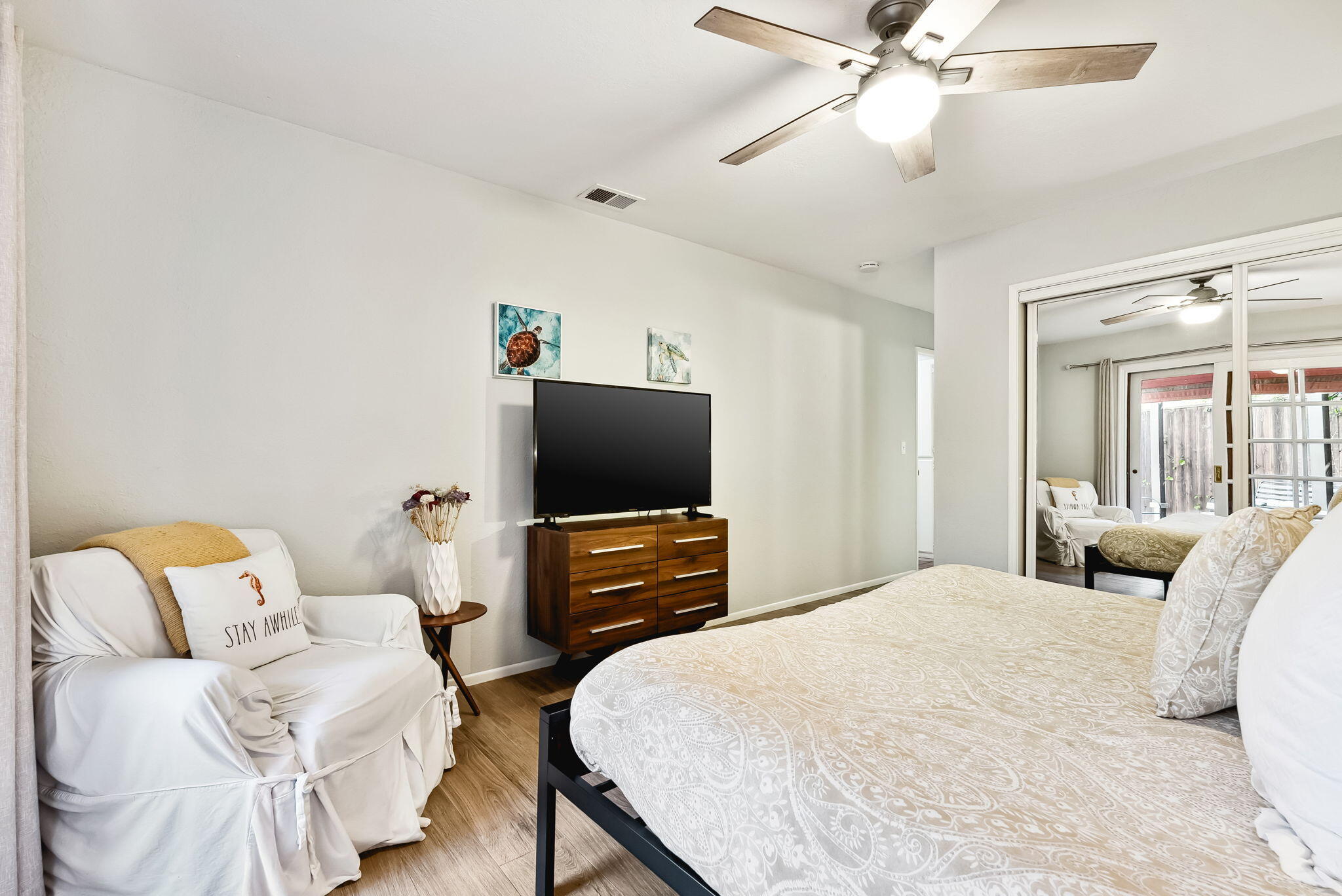 128 W Yanonali Street