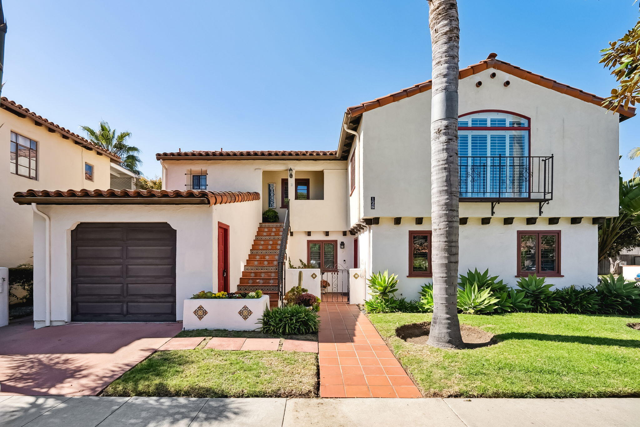 128 W Yanonali Street