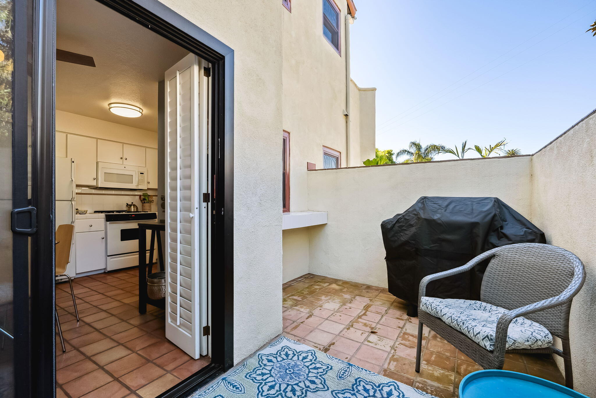 128 W Yanonali Street